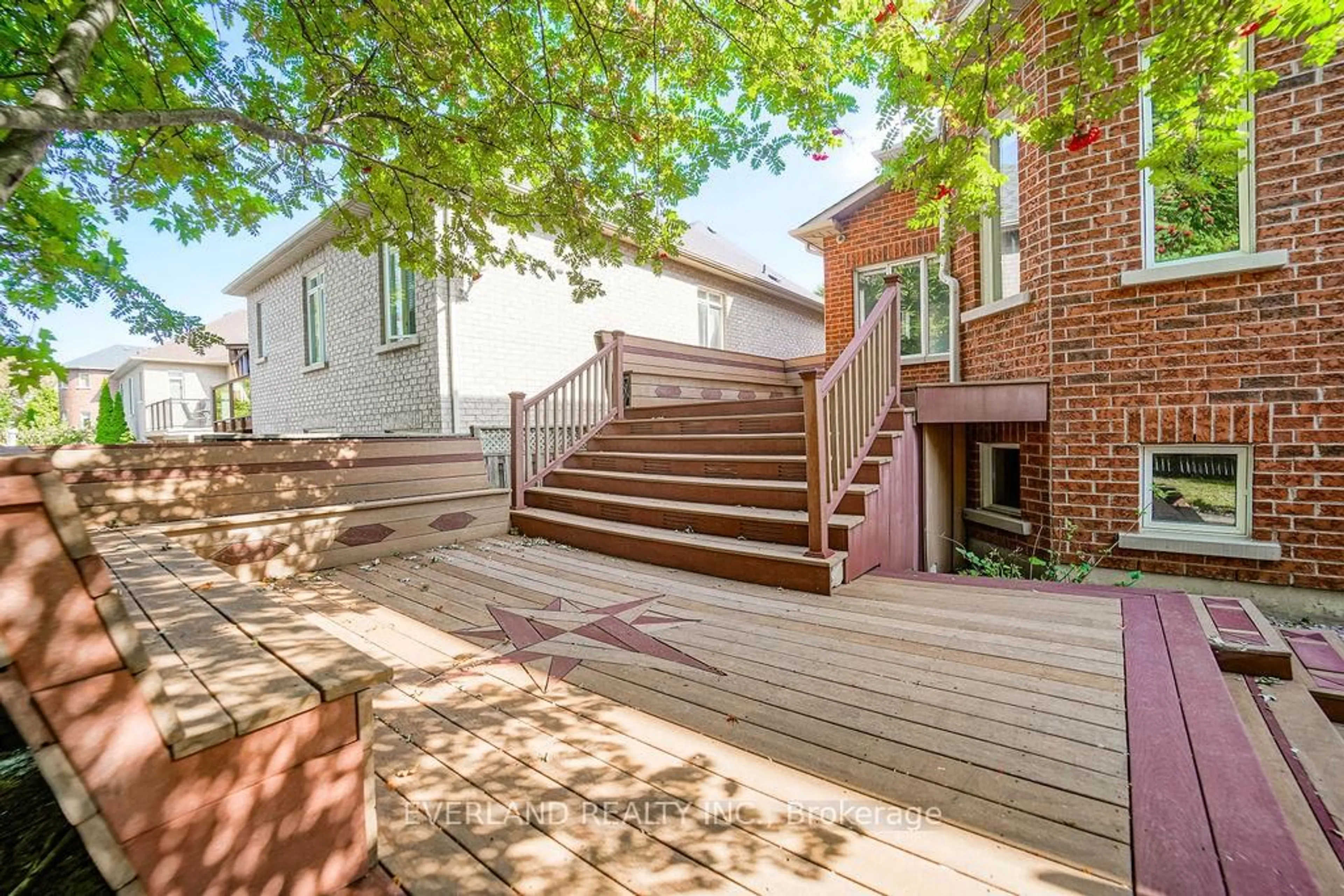 Patio, street for 618 Foxcroft Blvd, Newmarket Ontario L3X 1N4