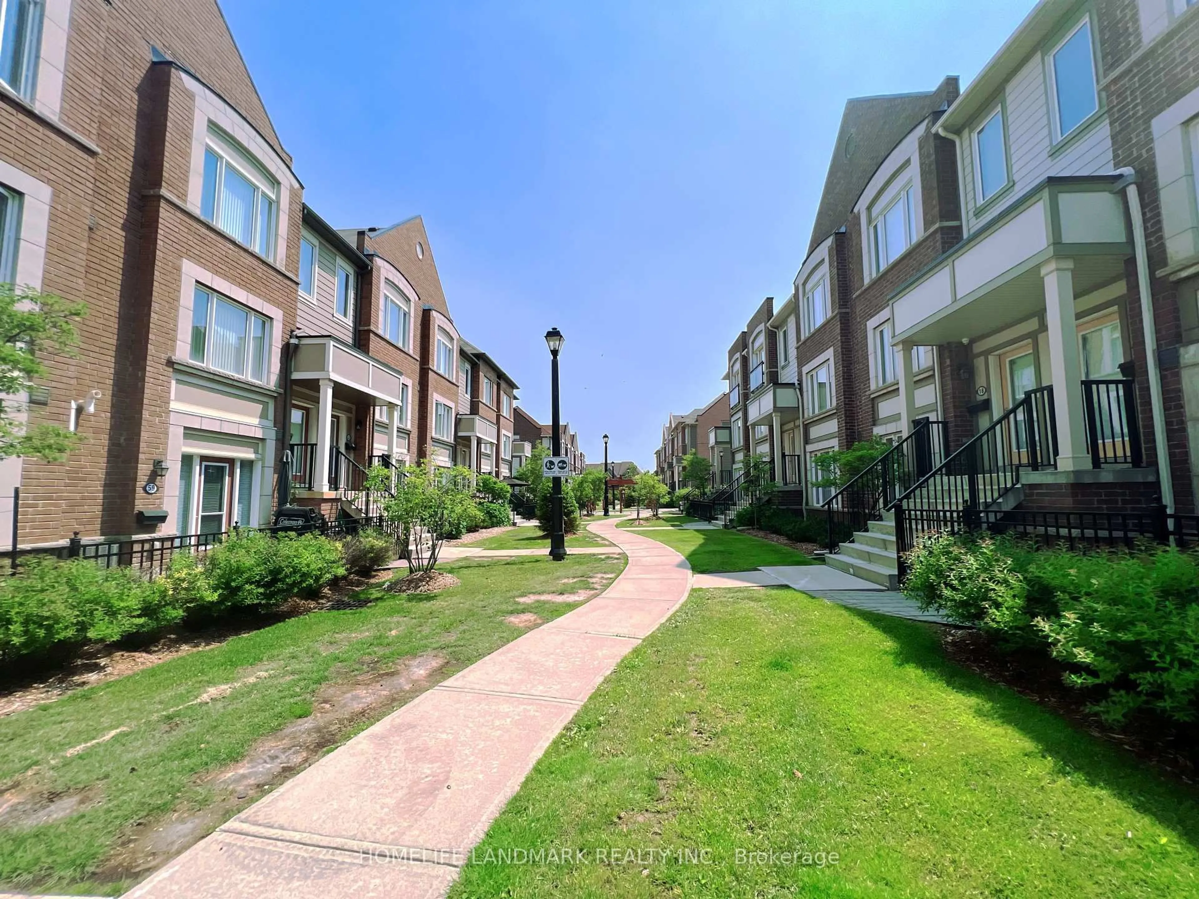 A pic from outside/outdoor area/front of a property/back of a property/a pic from drone, street for 55 Burton Howard Dr, Aurora Ontario L4G 0S3