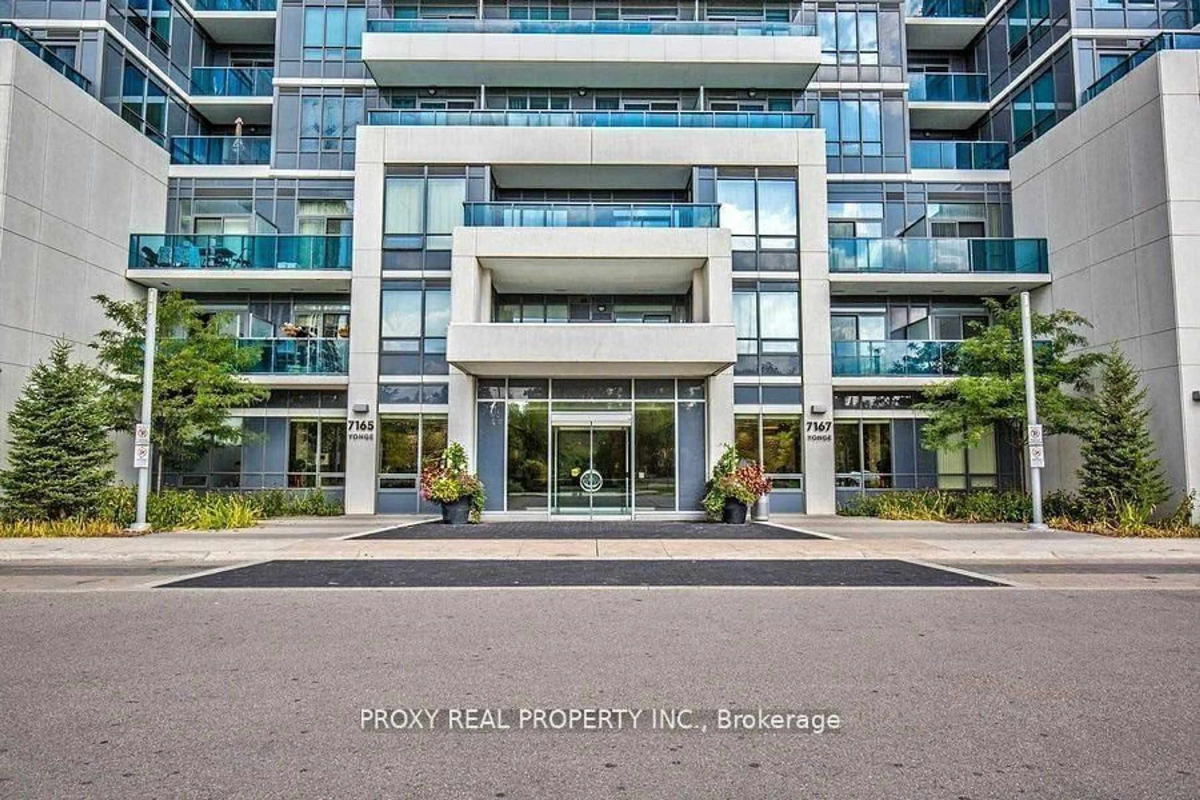 Indoor foyer for 7165 Yonge St #215, Markham Ontario L3T 0C9