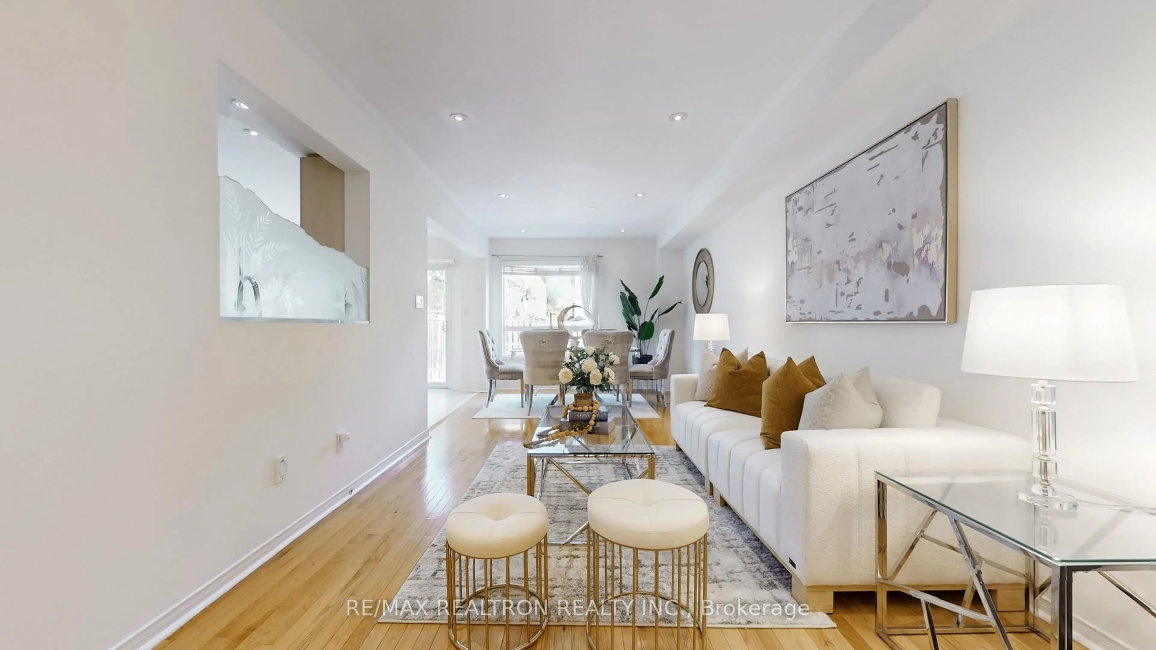 Living room with furniture, unknown for 70 Maffey Cres, Richmond Hill Ontario L4S 0A9