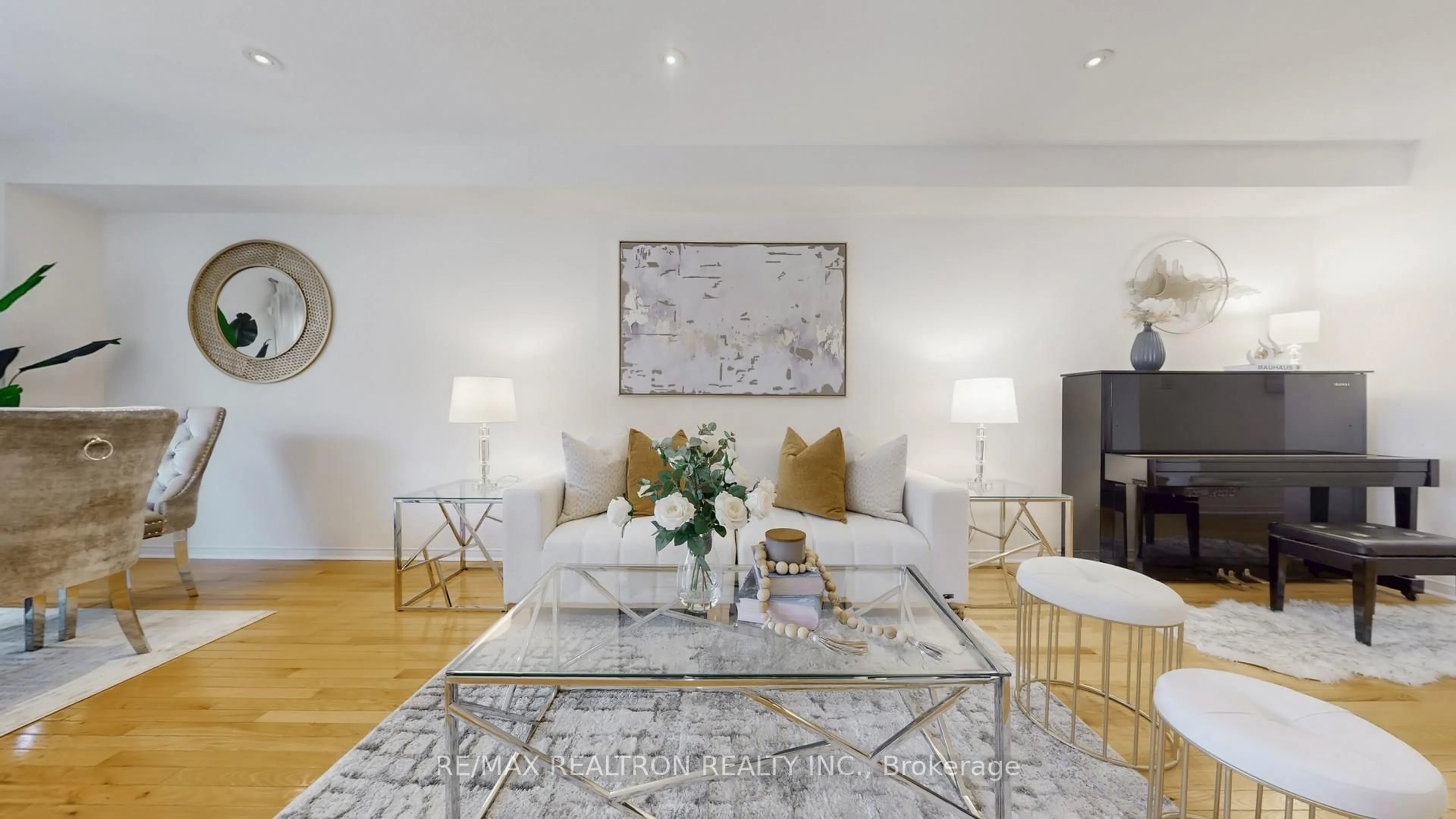Living room with furniture, unknown for 70 Maffey Cres, Richmond Hill Ontario L4S 0A9