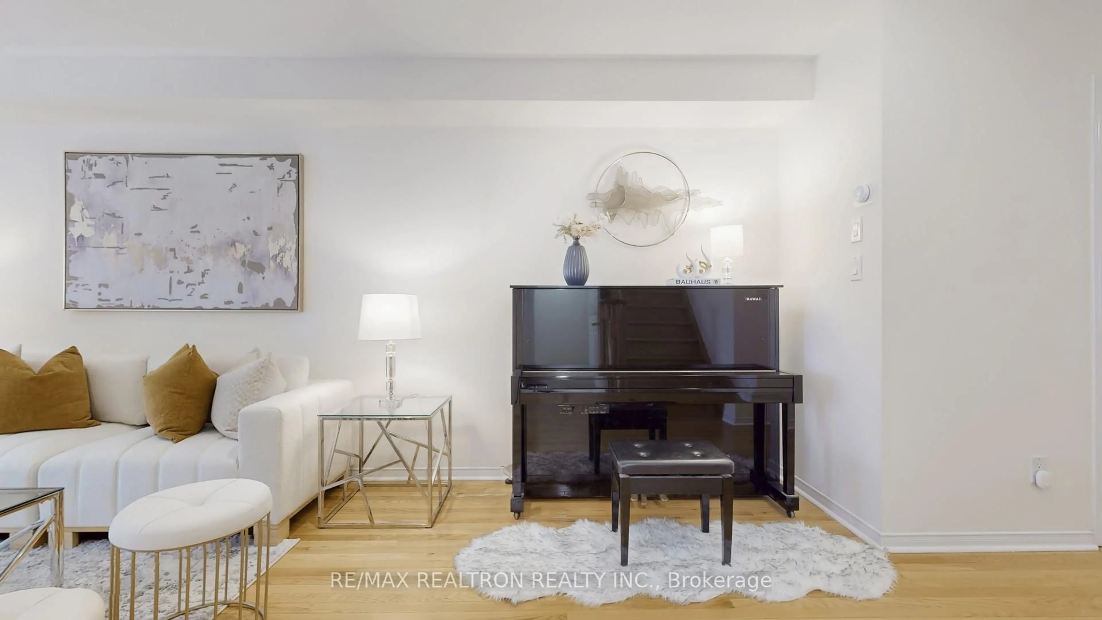 Living room with furniture, unknown for 70 Maffey Cres, Richmond Hill Ontario L4S 0A9