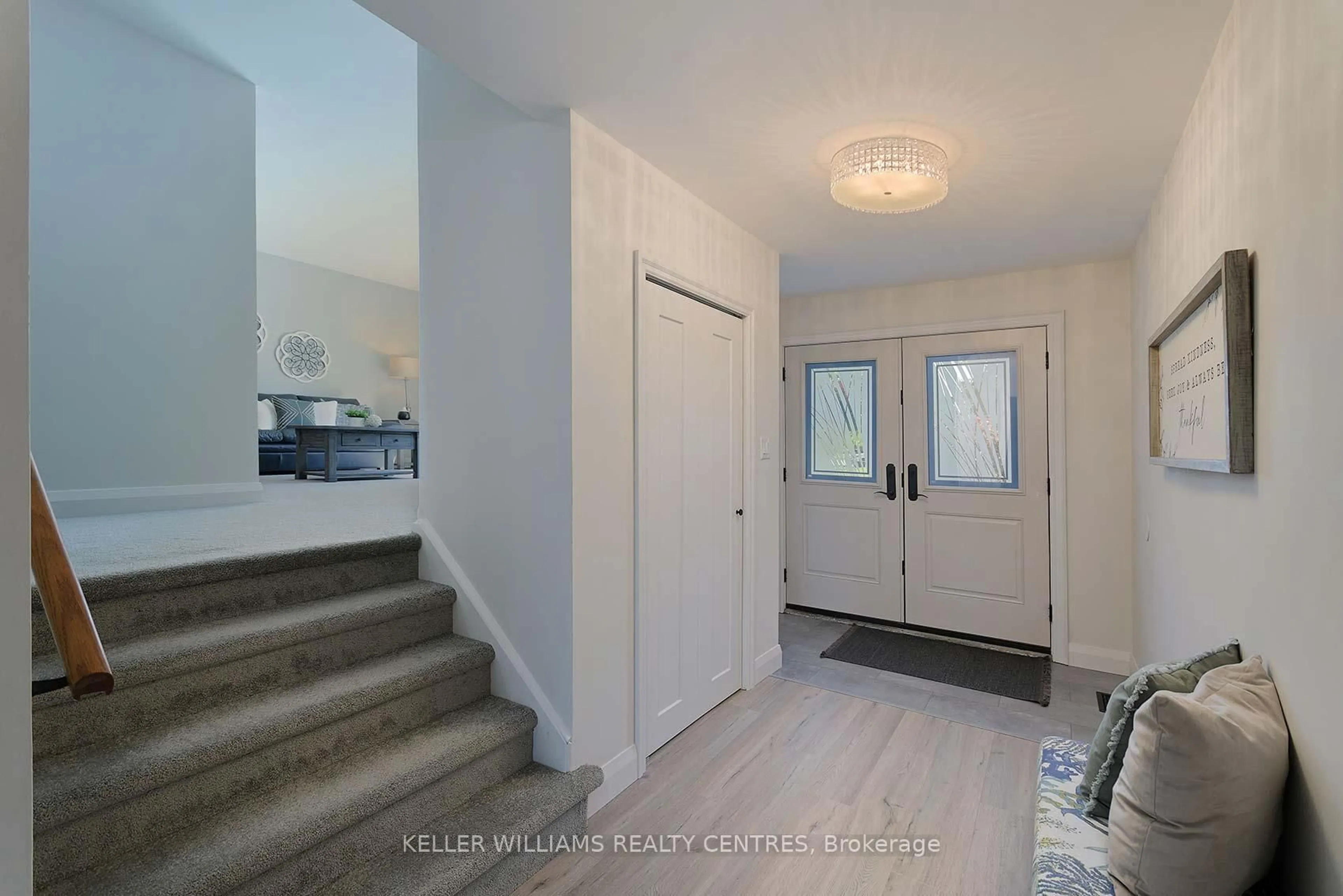 Indoor entryway for 90 Thicketwood Blvd, Whitchurch-Stouffville Ontario L4A 4K6