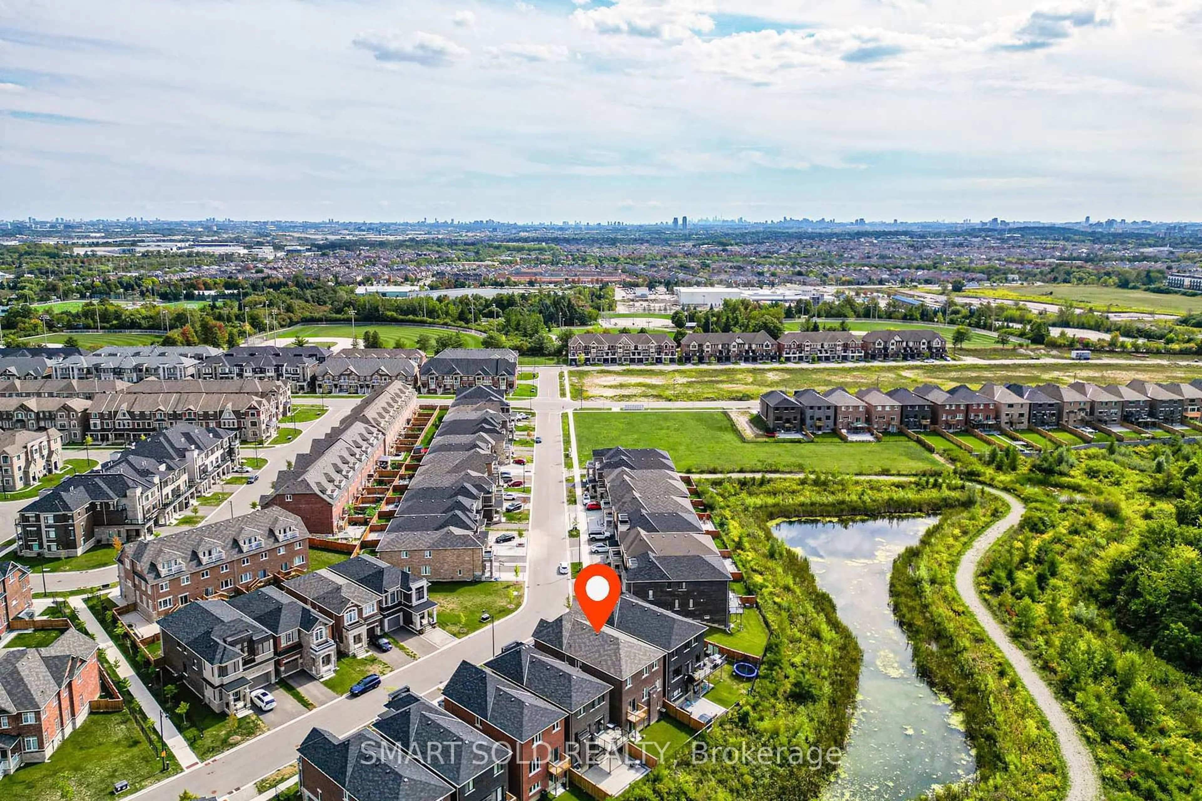 A pic from outside/outdoor area/front of a property/back of a property/a pic from drone, water/lake/river/ocean view for 156 Hartney Dr, Richmond Hill Ontario L4S 0L1
