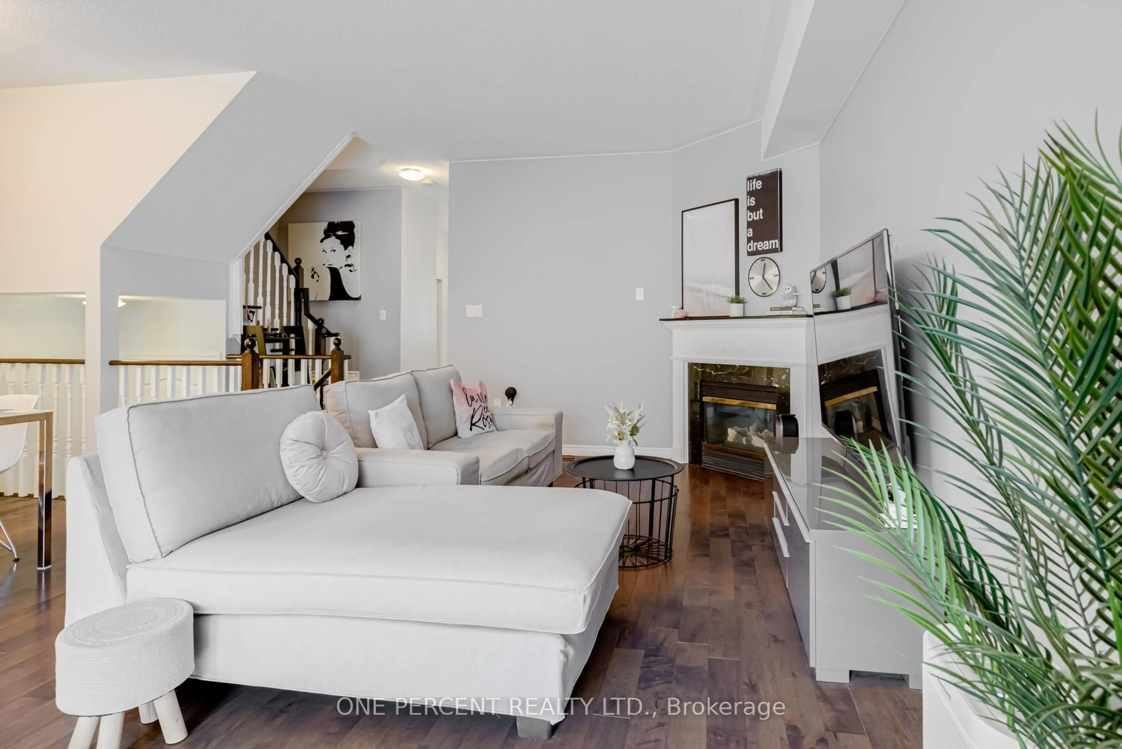 Living room with furniture, unknown for 64 Lander Cres, Vaughan Ontario L4J 8V2