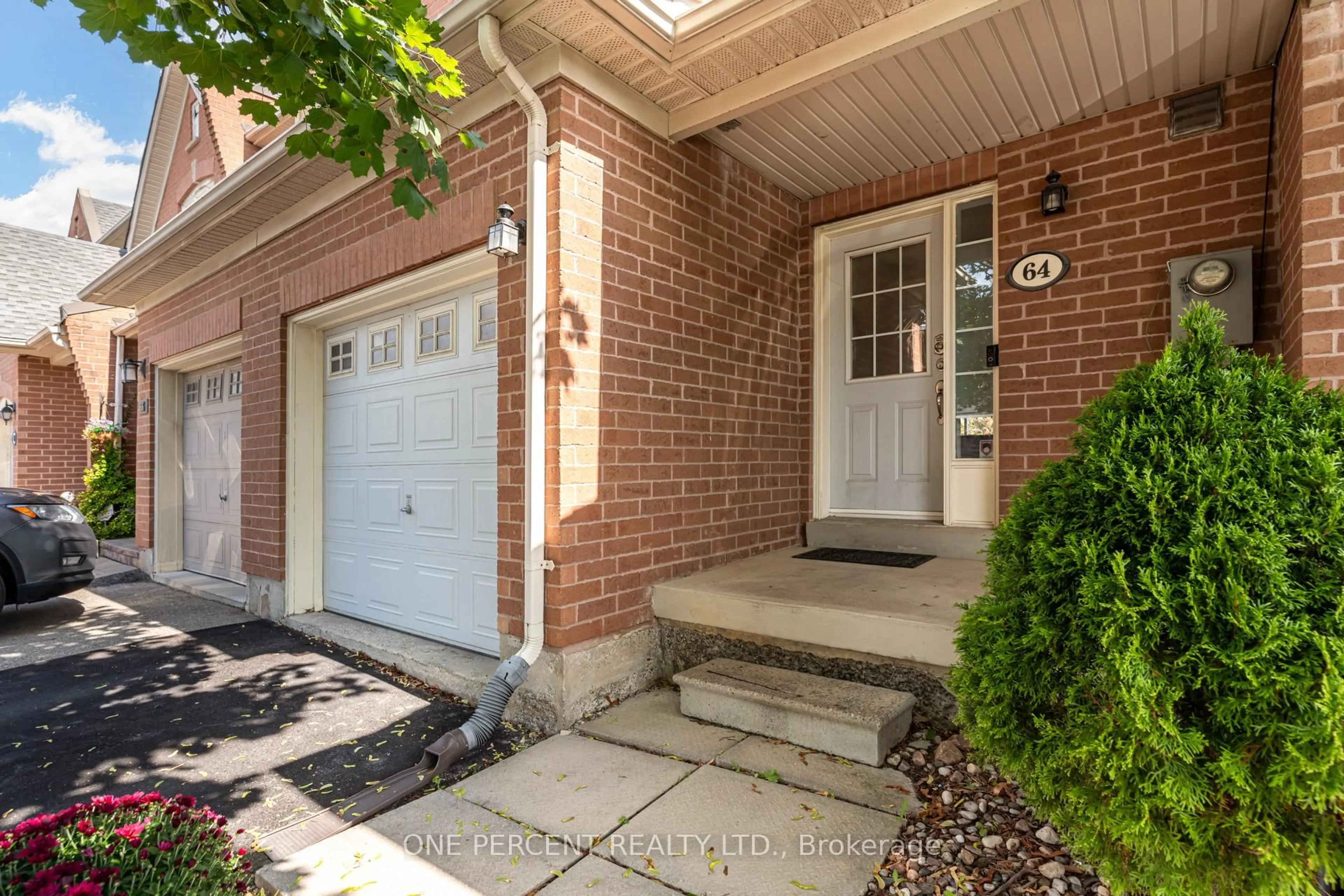 Indoor entryway for 64 Lander Cres, Vaughan Ontario L4J 8V2