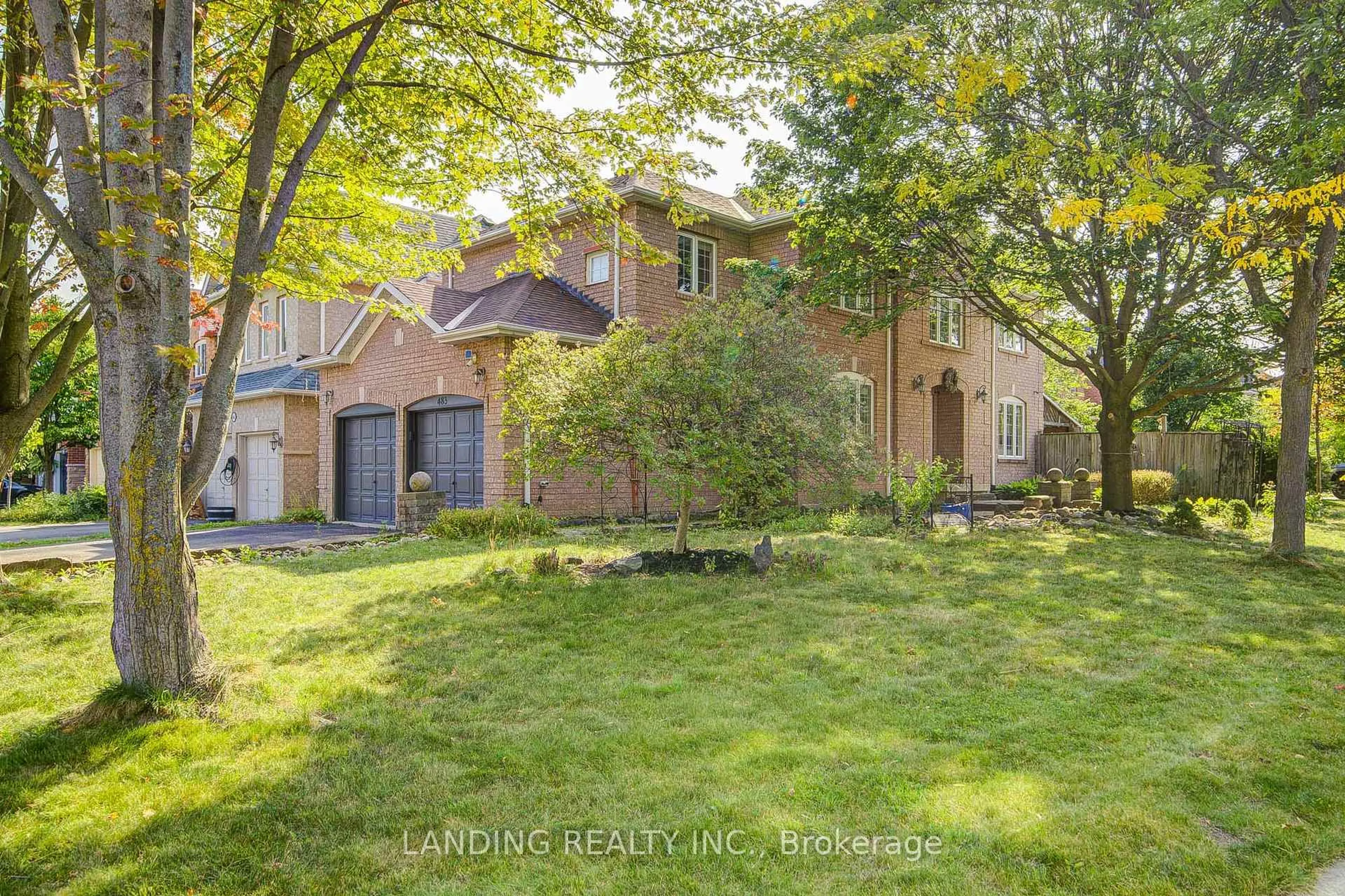 A pic from outside/outdoor area/front of a property/back of a property/a pic from drone, unknown for 483 Menczel Cres, Newmarket Ontario L3X 2P6