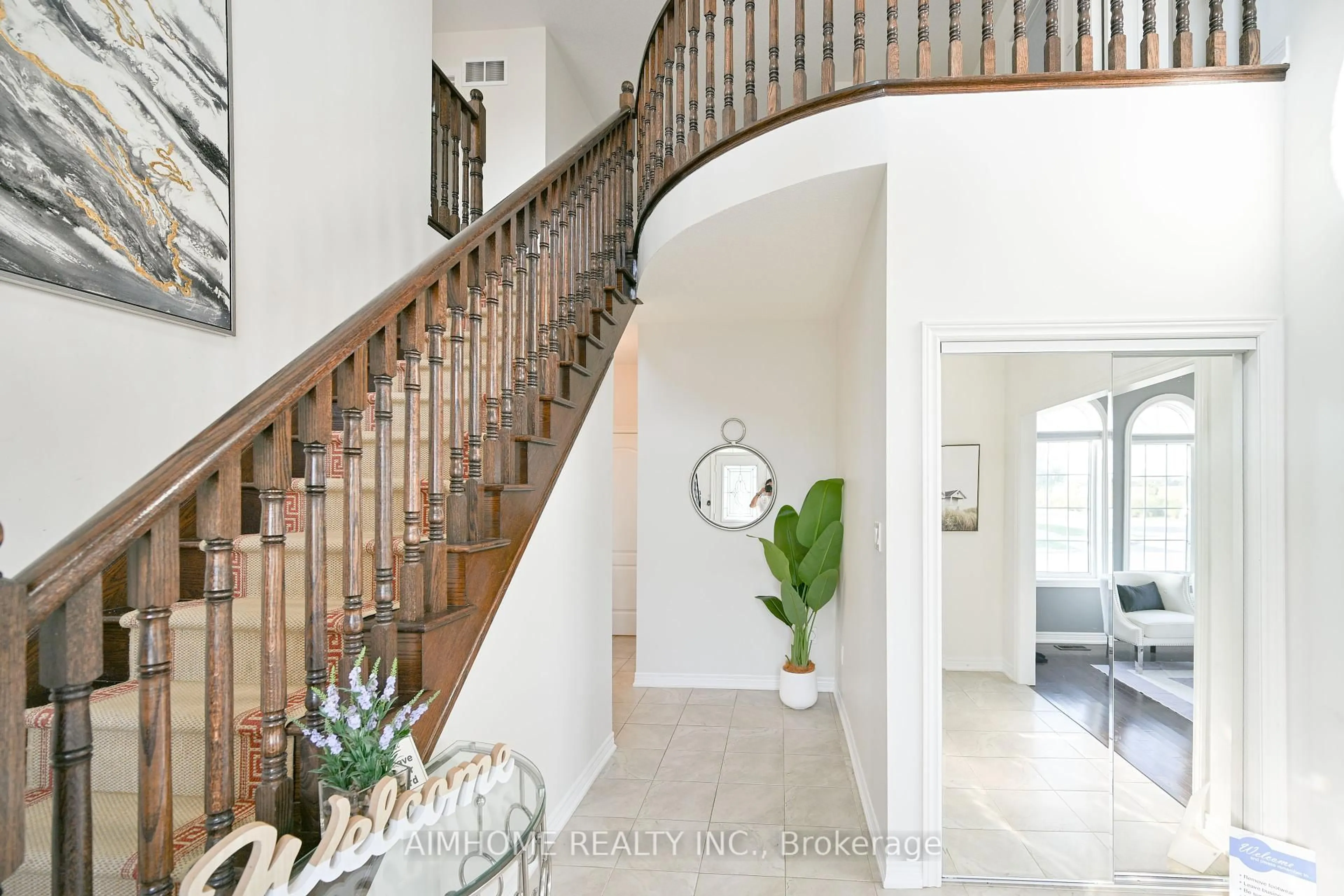 Indoor entryway for 116 Landsdown Cres, Markham Ontario L6E 0M8