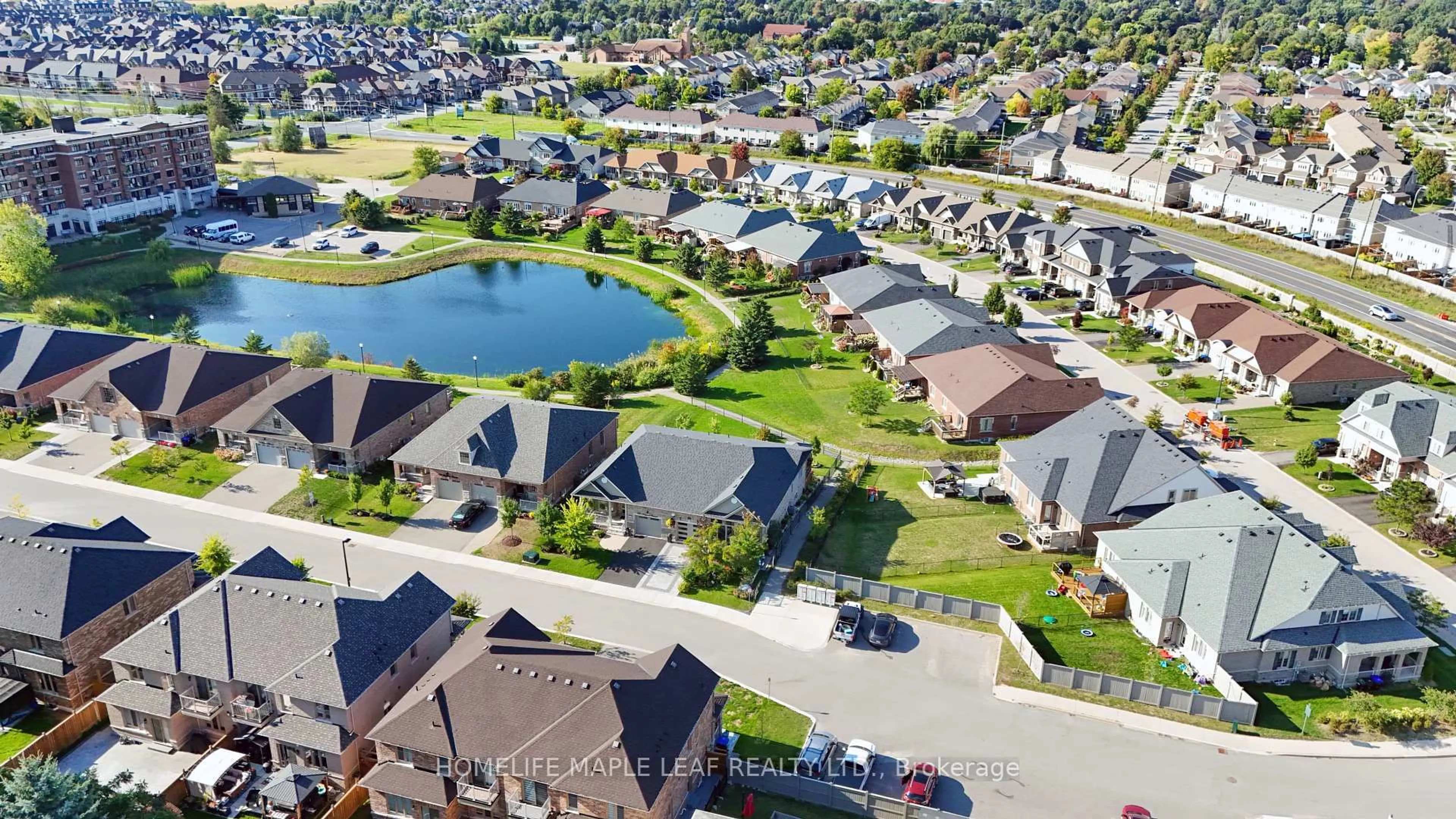 A pic from outside/outdoor area/front of a property/back of a property/a pic from drone, water/lake/river/ocean view for 126 Kingsmere Cres, New Tecumseth Ontario L9R 0K8