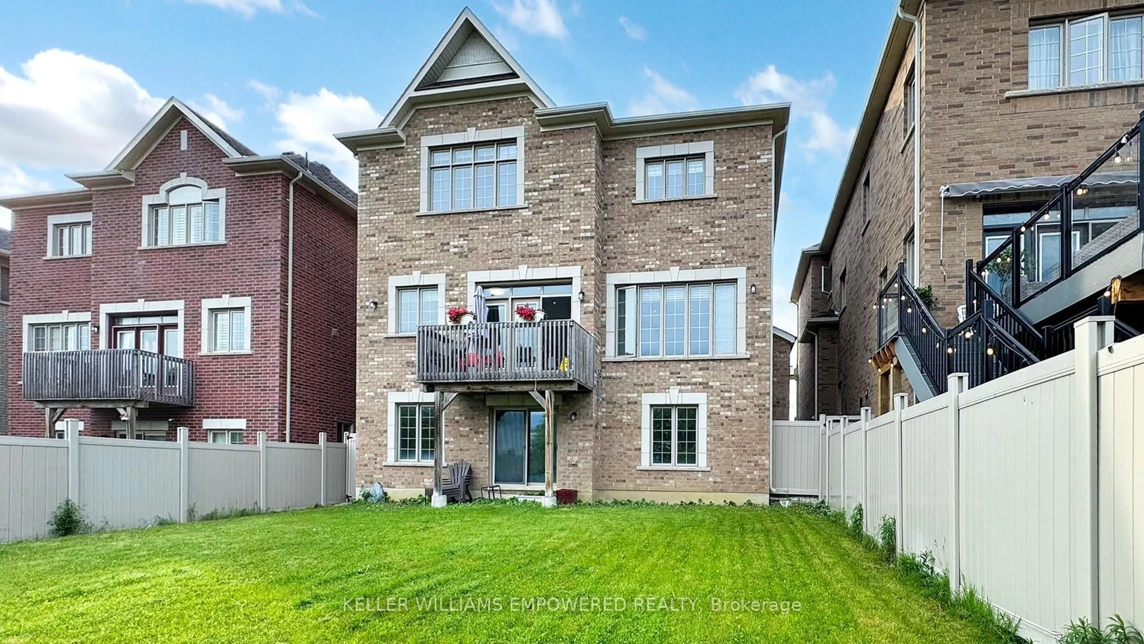 Home with brick exterior material, street for 138 Crane St, Aurora Ontario L4G 0W2