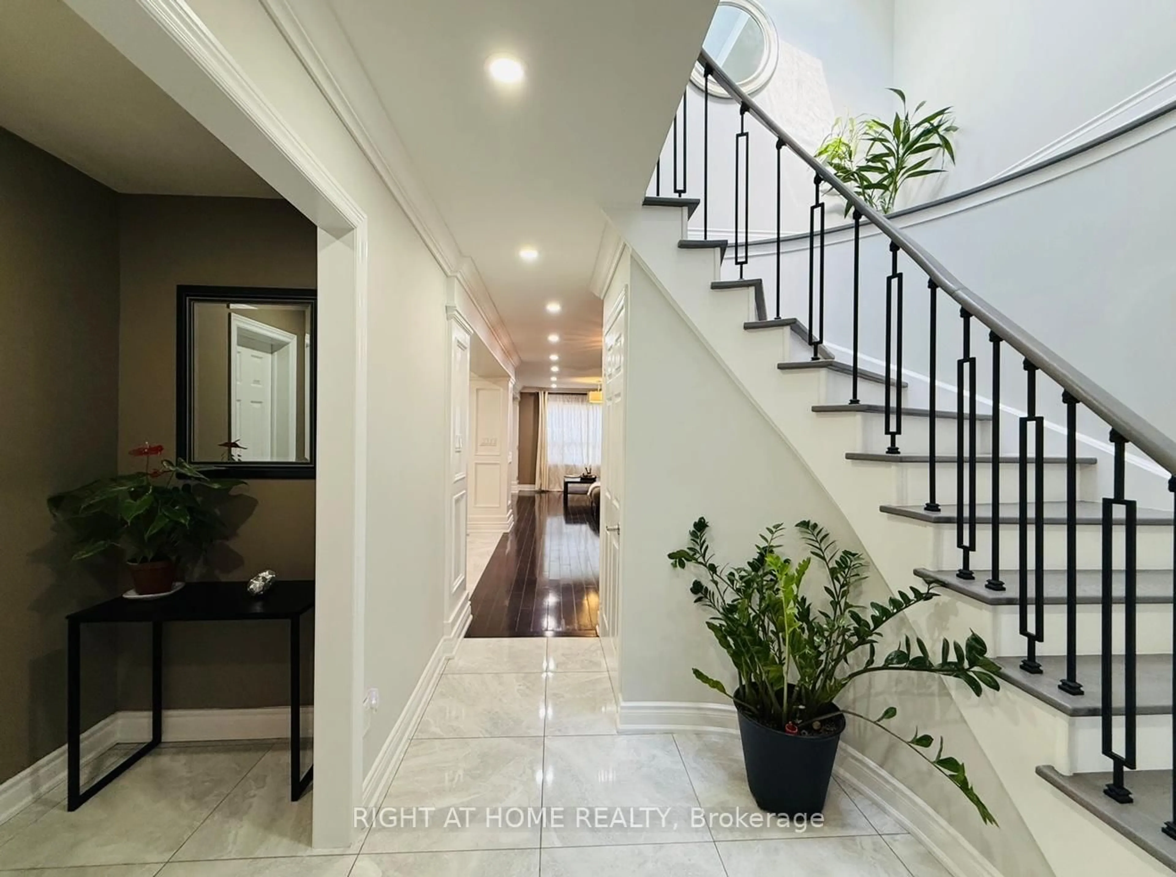 Indoor entryway for 96 Irenemount Cres, Markham Ontario L3S 3C3