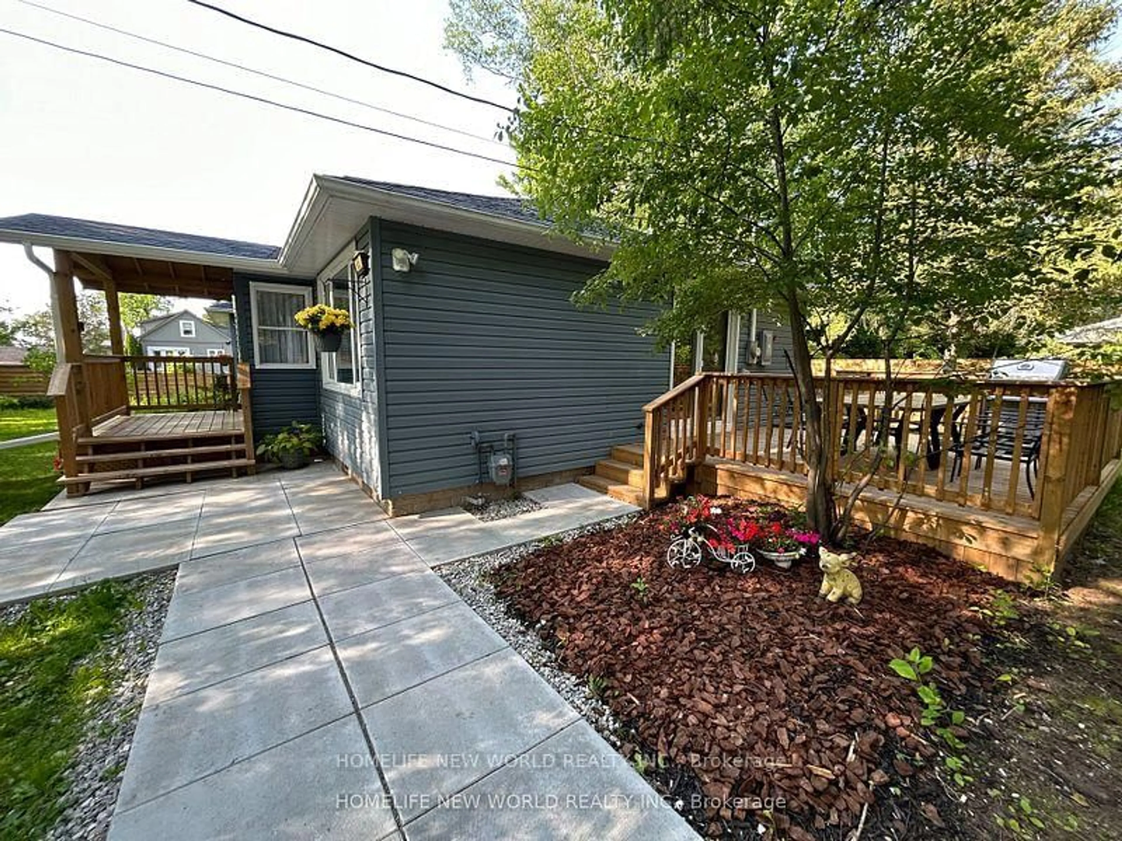 Patio, street for 65 Edith St, Georgina Ontario L0E 1L0