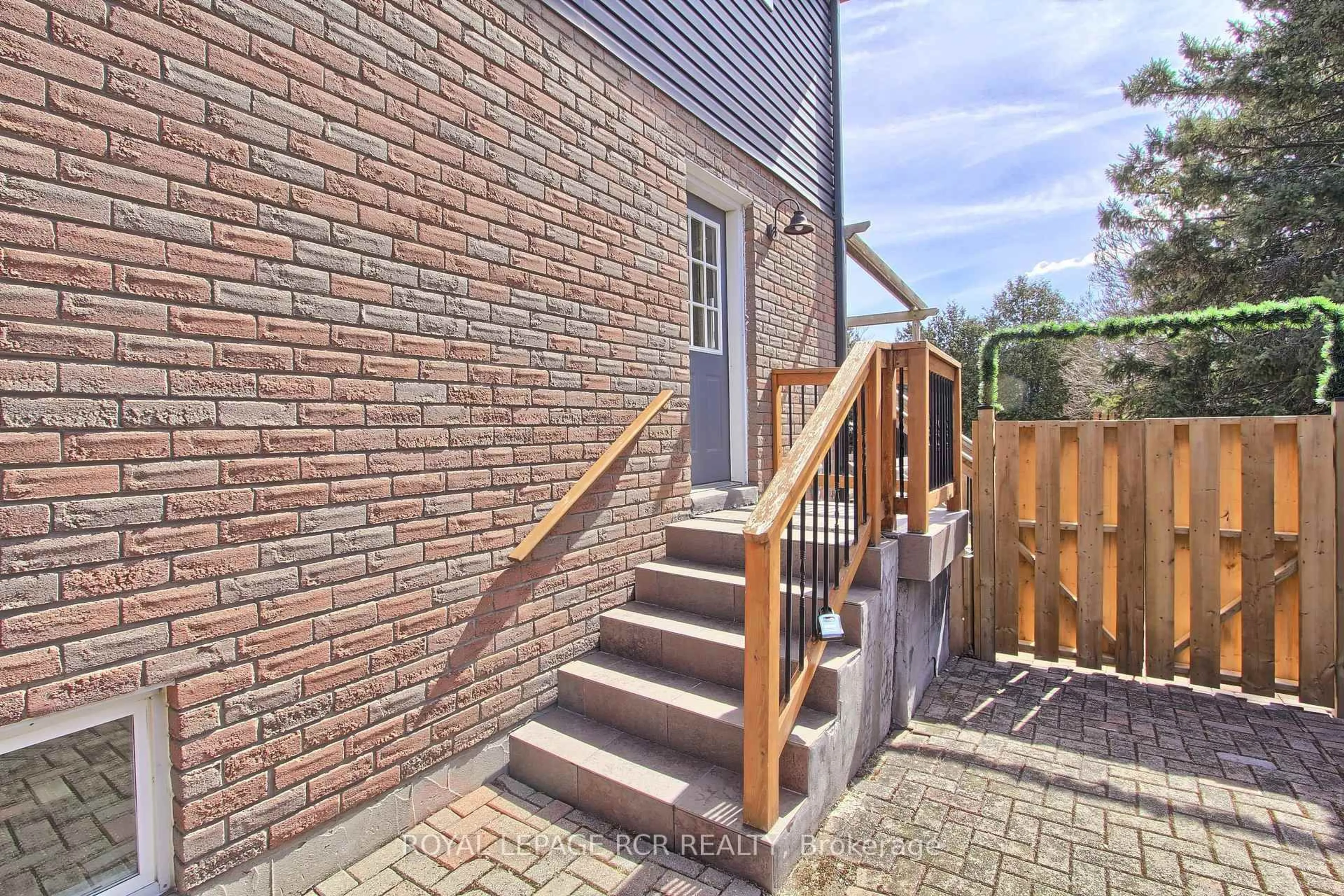Unknown for 6 Buce Ave, Bradford West Gwillimbury Ontario L3Z 2C4