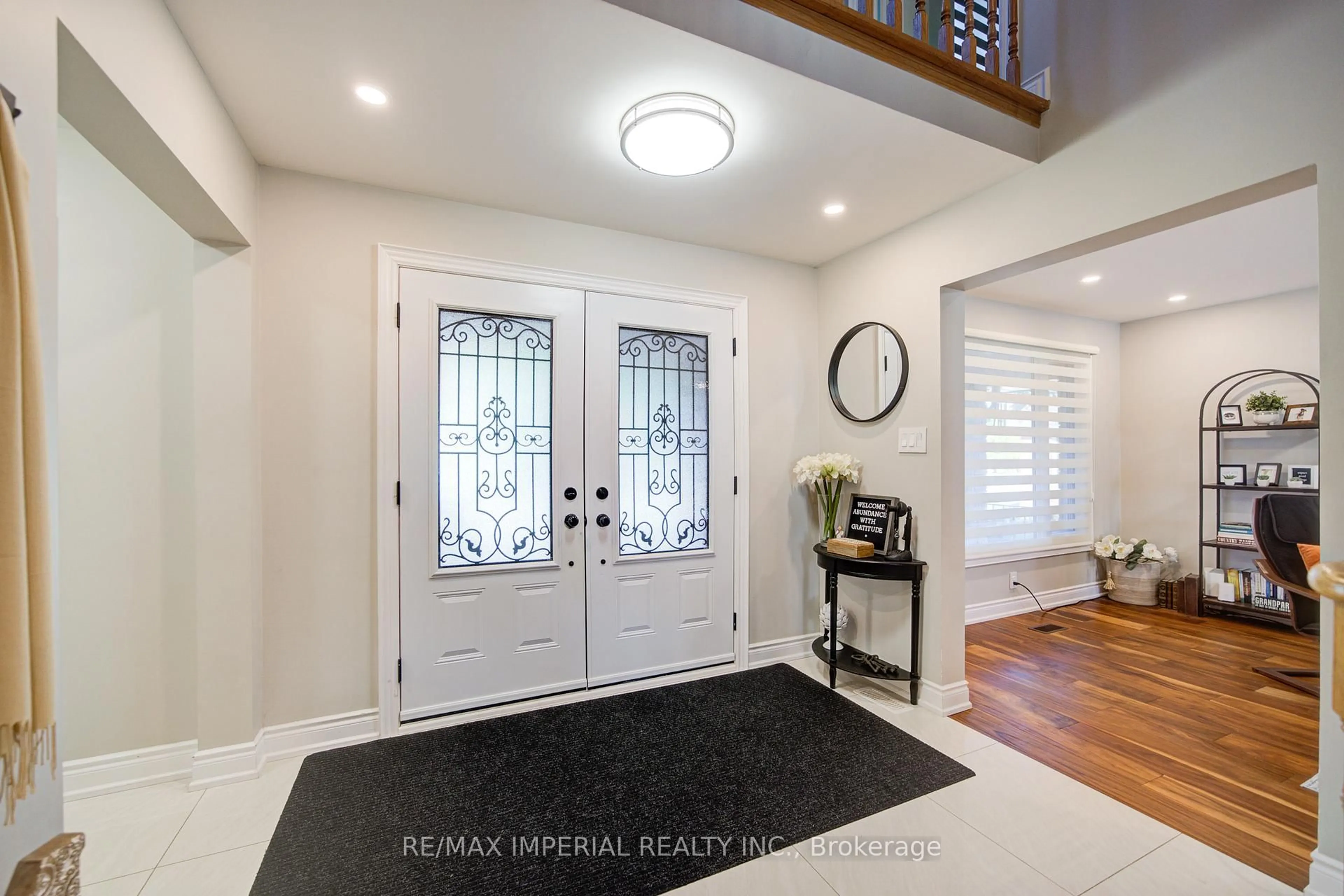 Indoor entryway for 147 Millard St, Whitchurch-Stouffville Ontario L4A 5A1