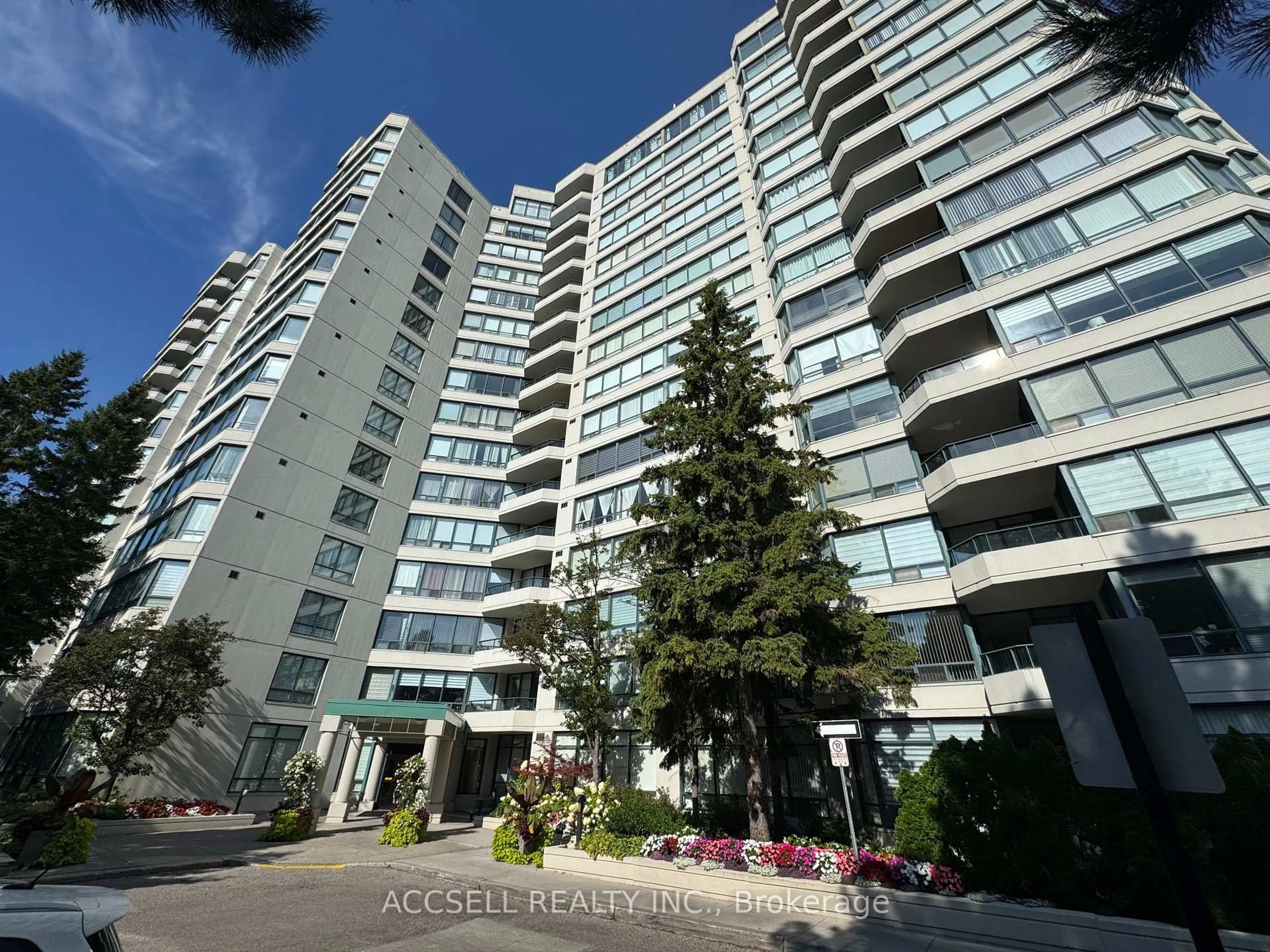 Indoor foyer for 120 Promenade Circ #1206, Vaughan Ontario L4J 7W9