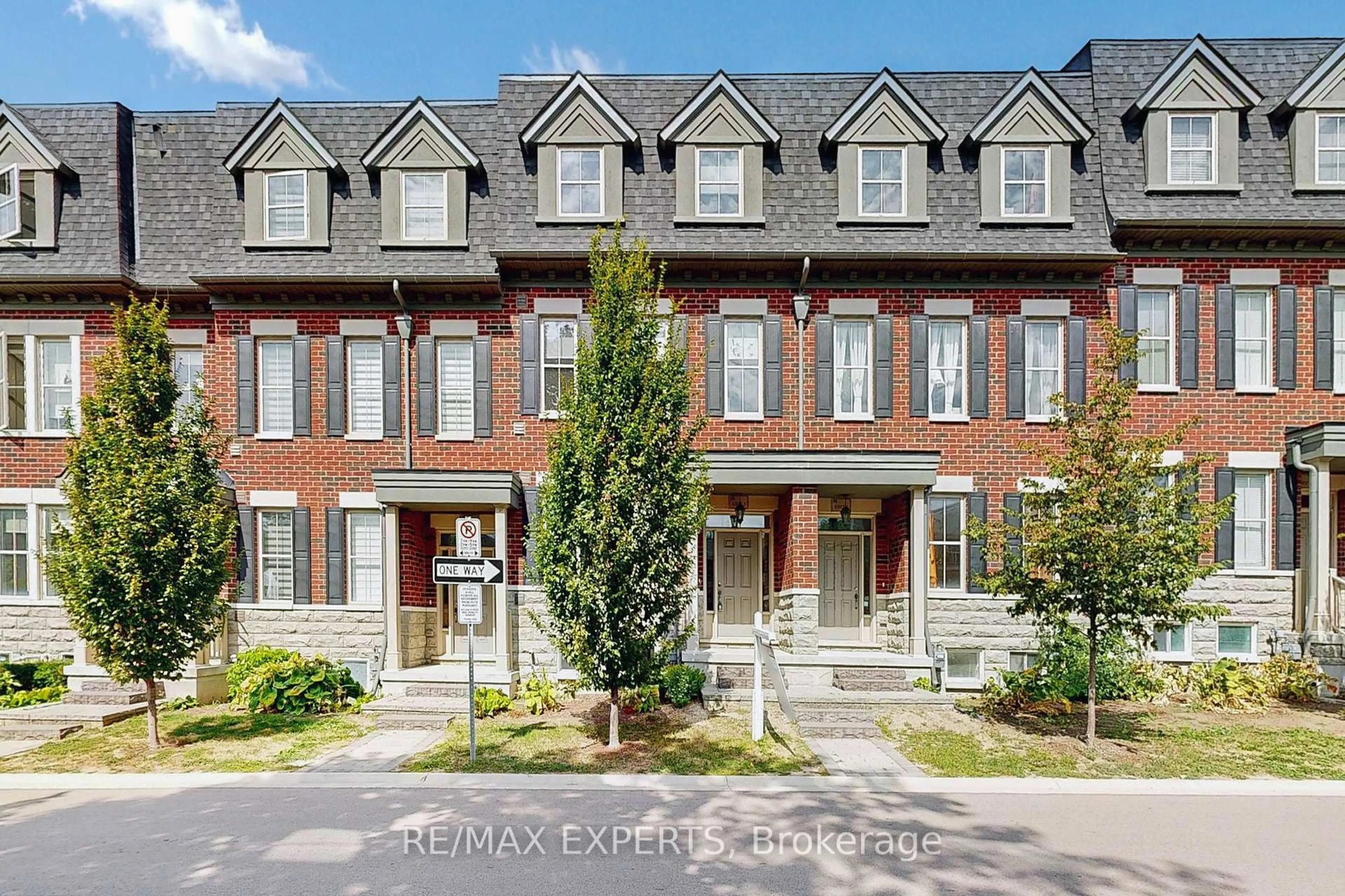 Home with brick exterior material, street for 8 Church St #5, Vaughan Ontario L6A 3Z3