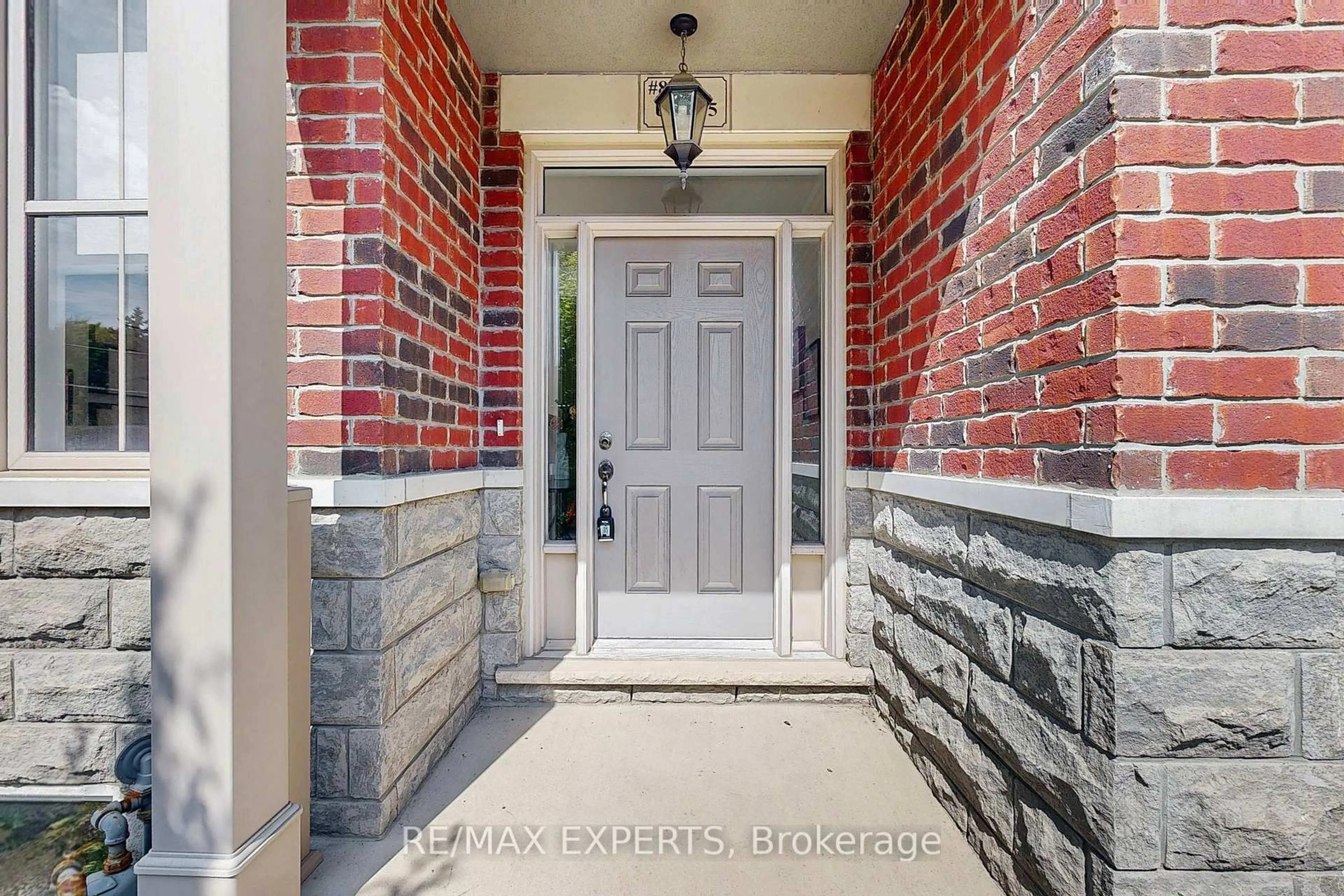 Indoor entryway for 8 Church St #5, Vaughan Ontario L6A 3Z3