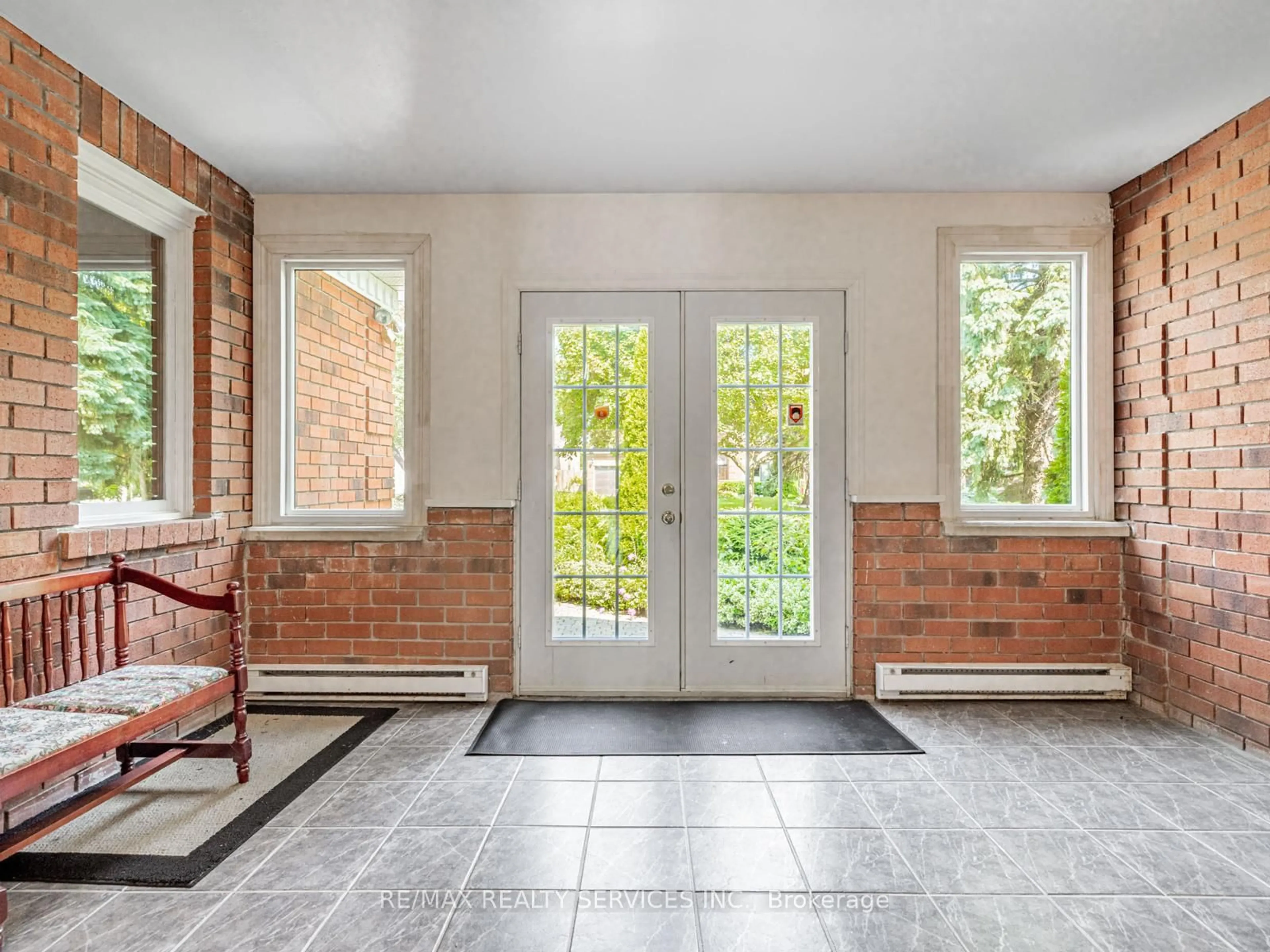 Indoor entryway for 59 Chadwick Cres, Richmond Hill Ontario L4B 2W1