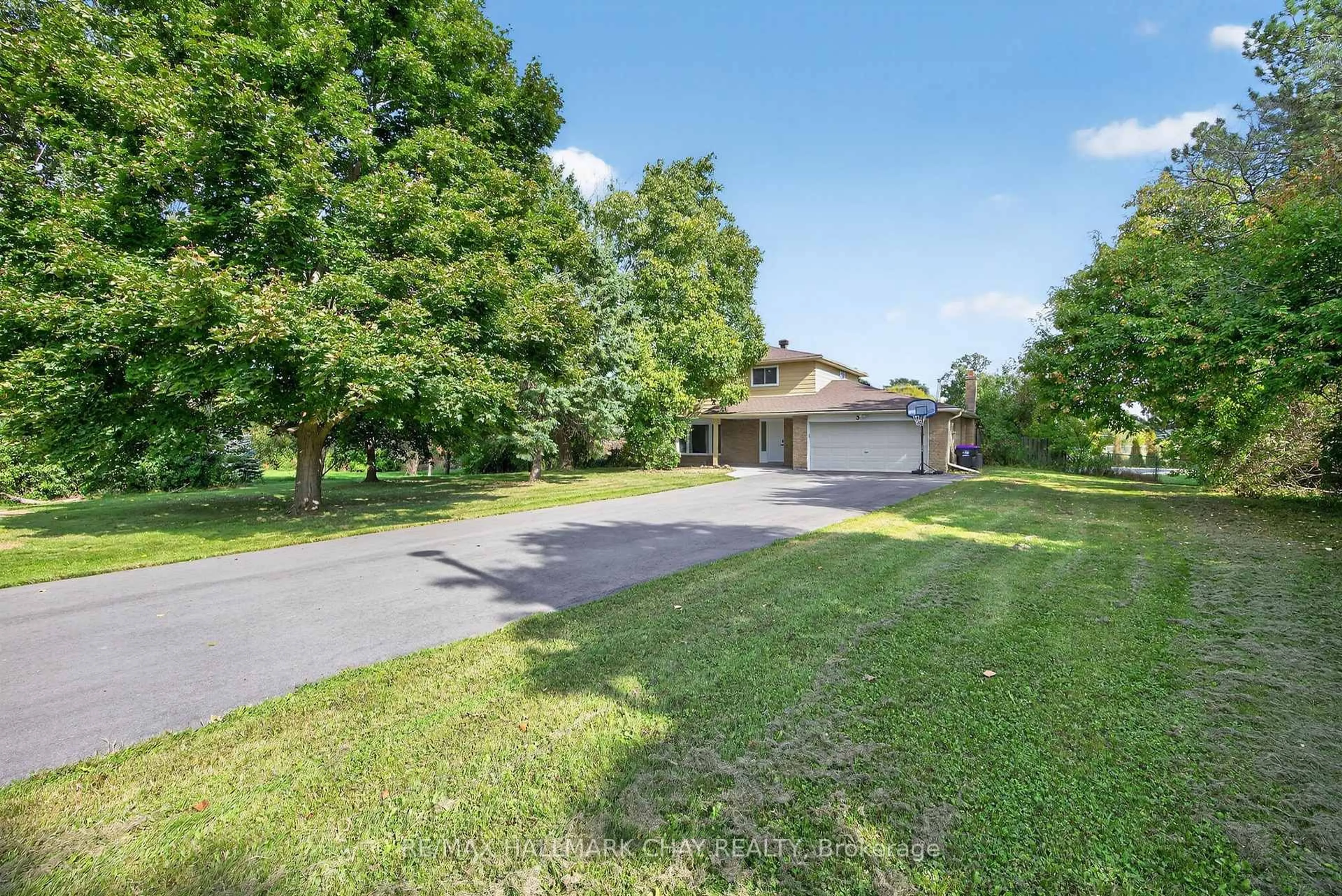 A pic from outside/outdoor area/front of a property/back of a property/a pic from drone, unknown for 3 Simon Dr, Adjala-Tosorontio Ontario L0G 1L0
