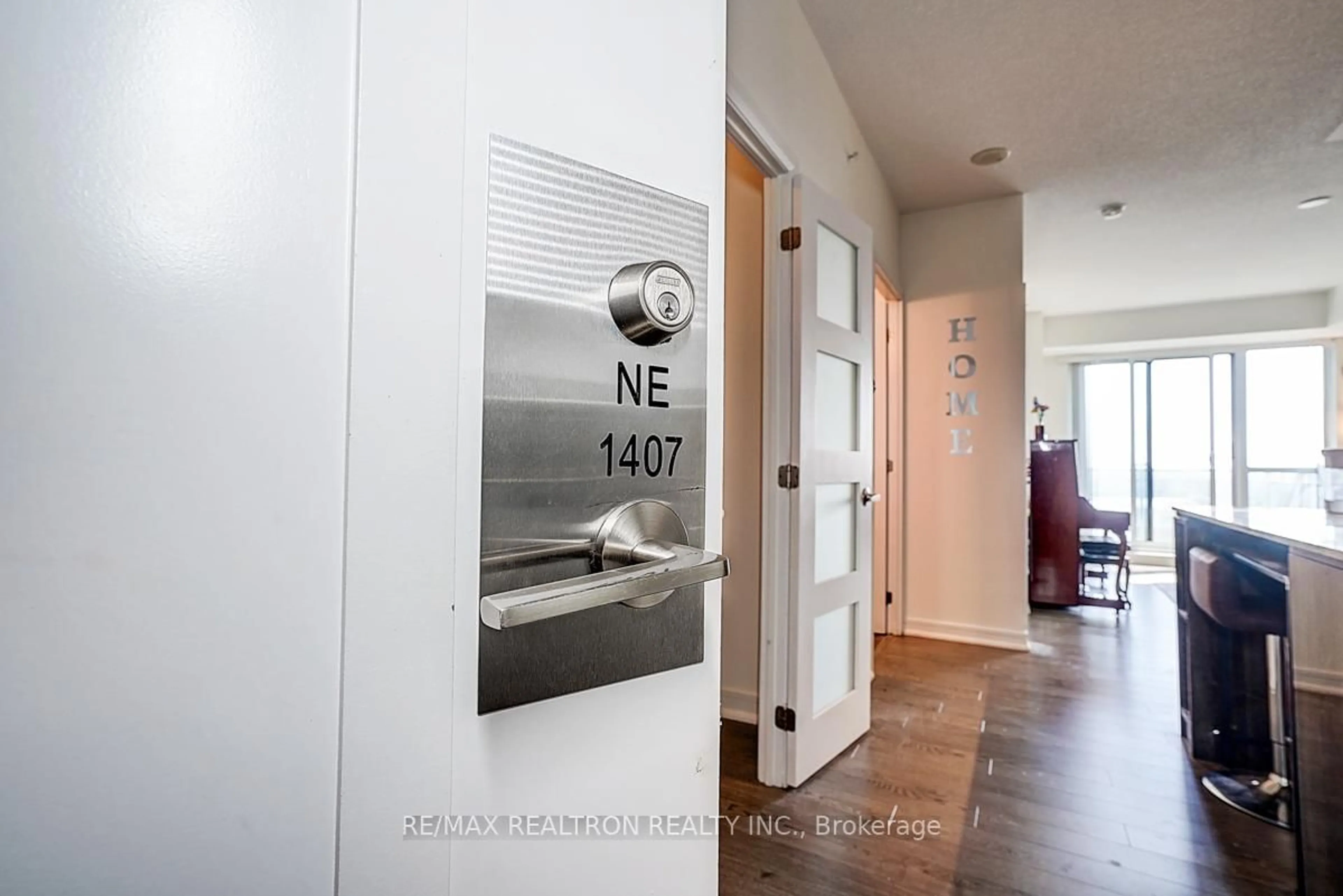 Indoor entryway for 9205 Yonge St #1407, Richmond Hill Ontario L4C 1V5