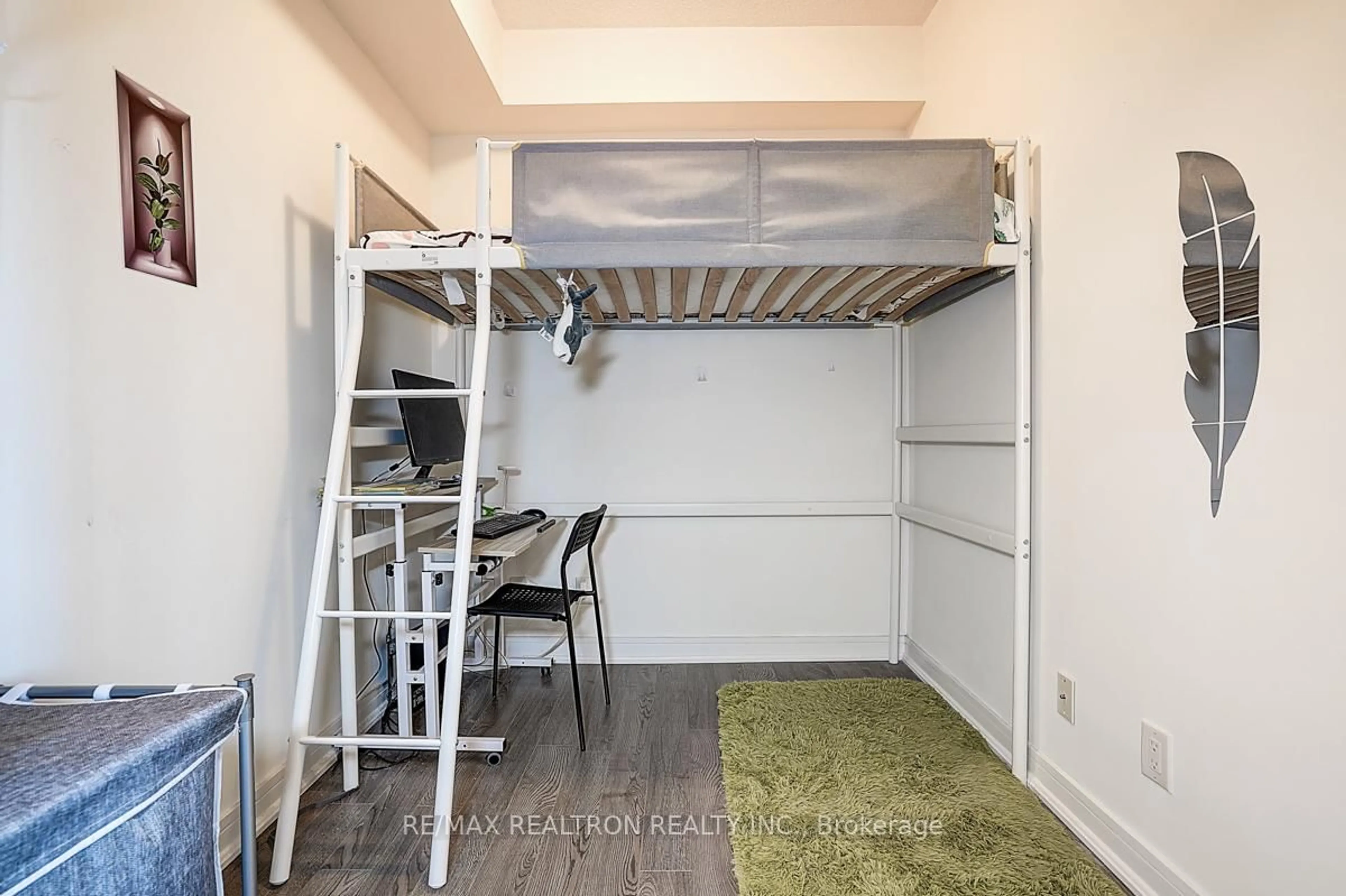 A pic of a room for 9205 Yonge St #1407, Richmond Hill Ontario L4C 1V5