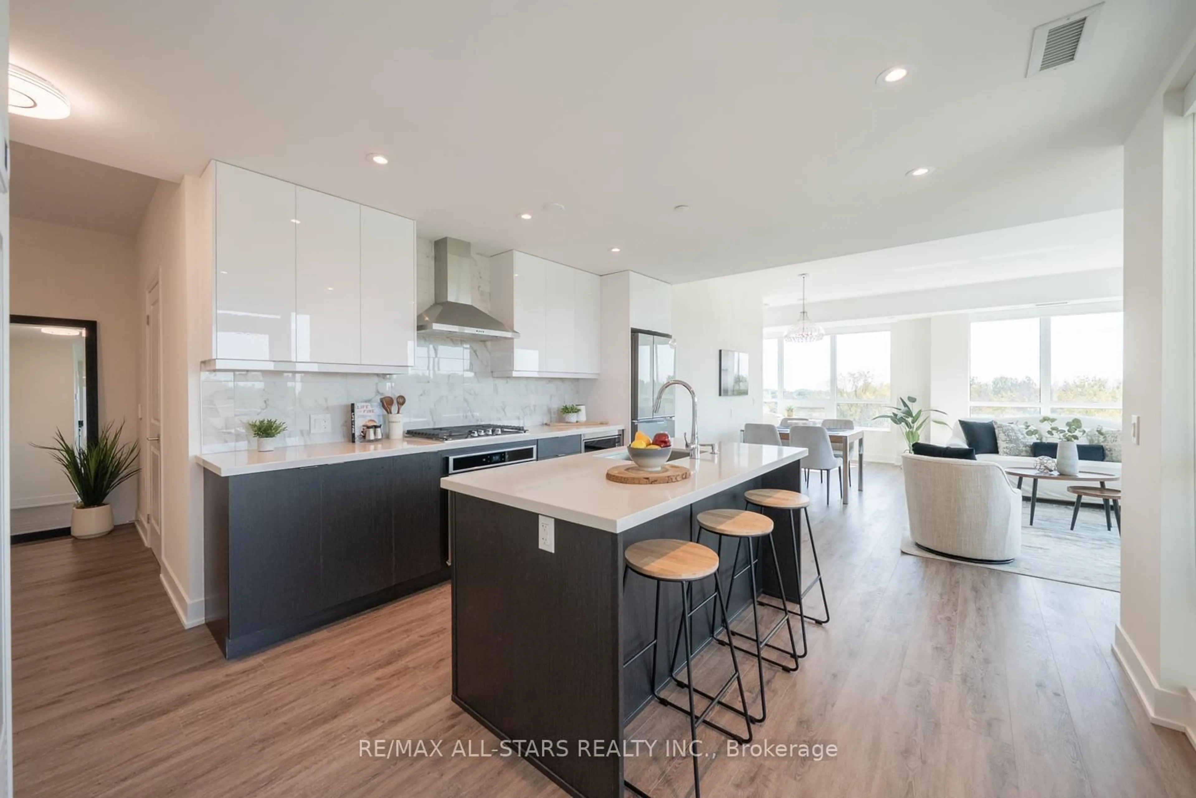 Open concept kitchen, unknown for 11750 Ninth Line #433, Whitchurch-Stouffville Ontario L4A 5G1