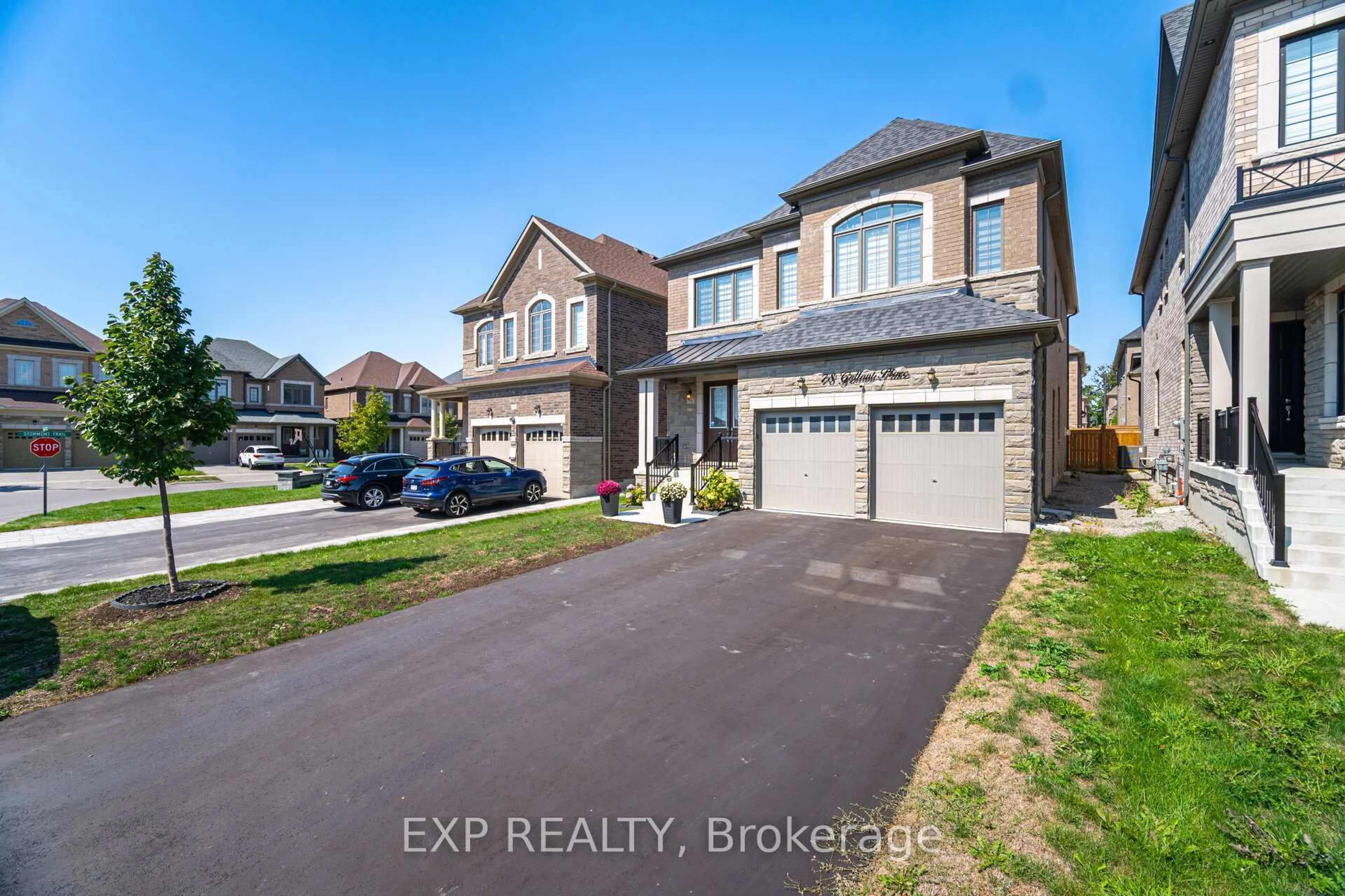 A pic from outside/outdoor area/front of a property/back of a property/a pic from drone, street for 78 Gallant Pl, Vaughan Ontario L4H 3W7