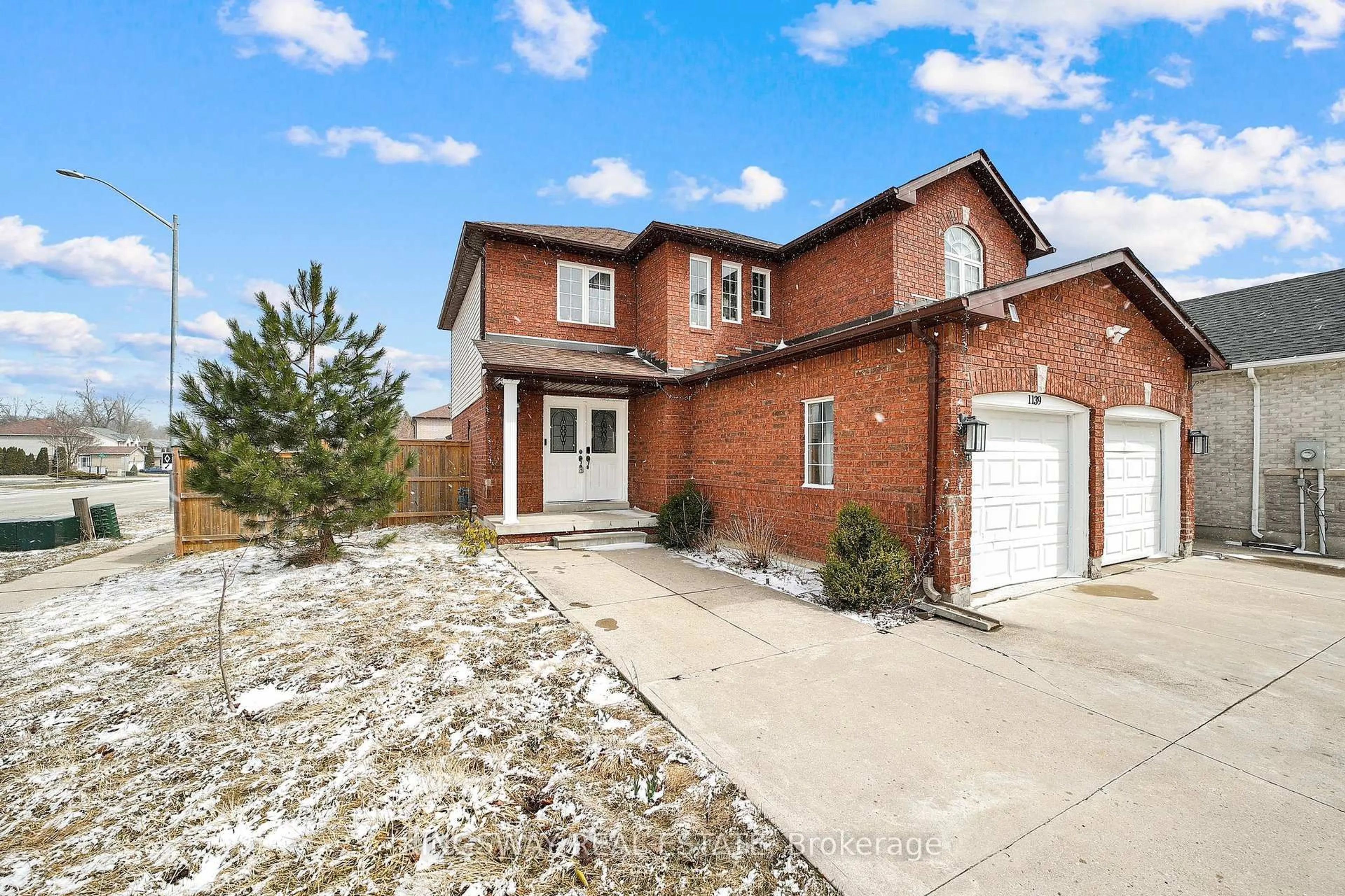Home with brick exterior material, street for 1139 ORIOLE Cres, Innisfil Ontario L9S 2A8