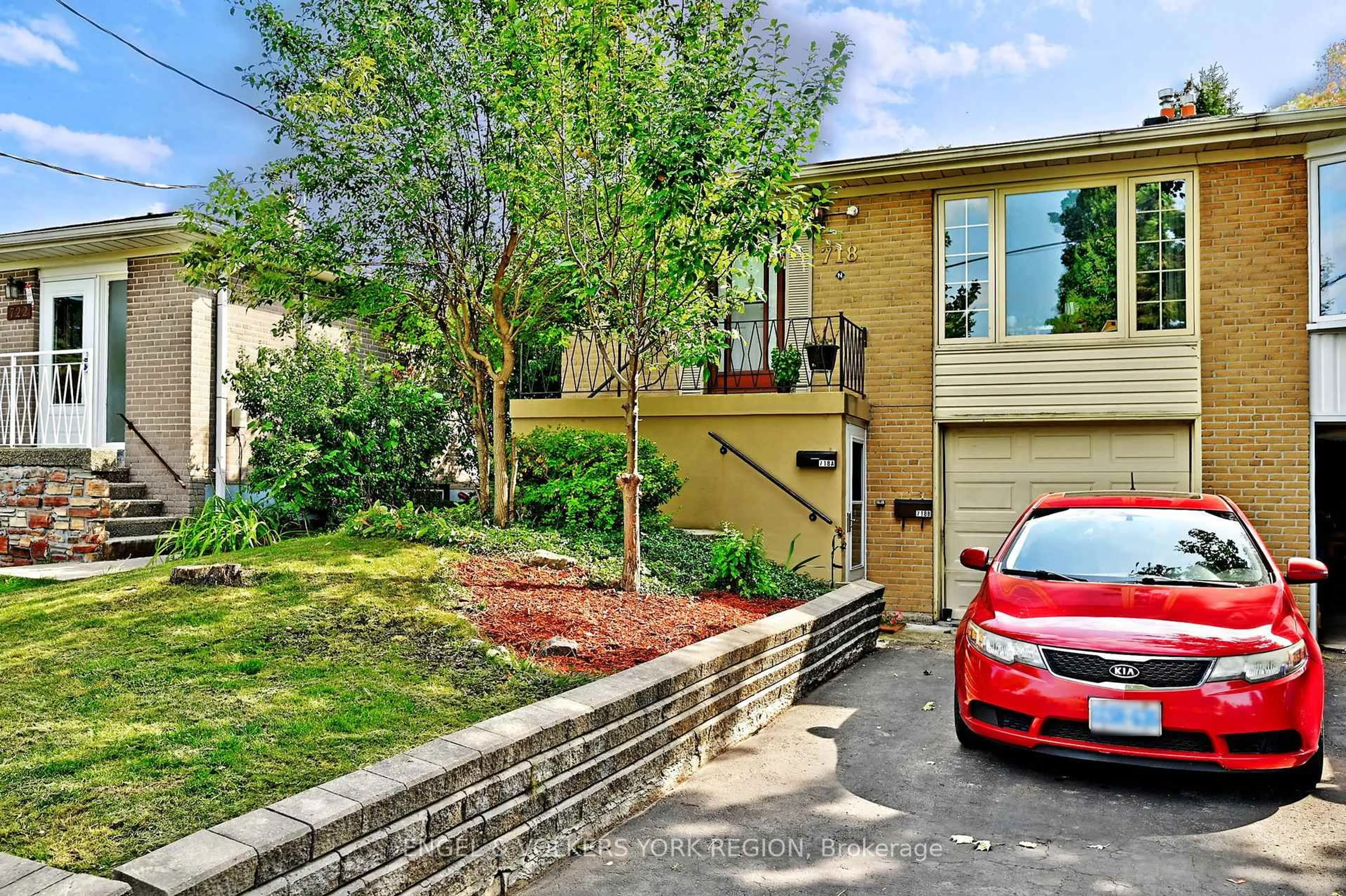 Unknown for 718 Mountview St, Newmarket Ontario L3Y 3P7