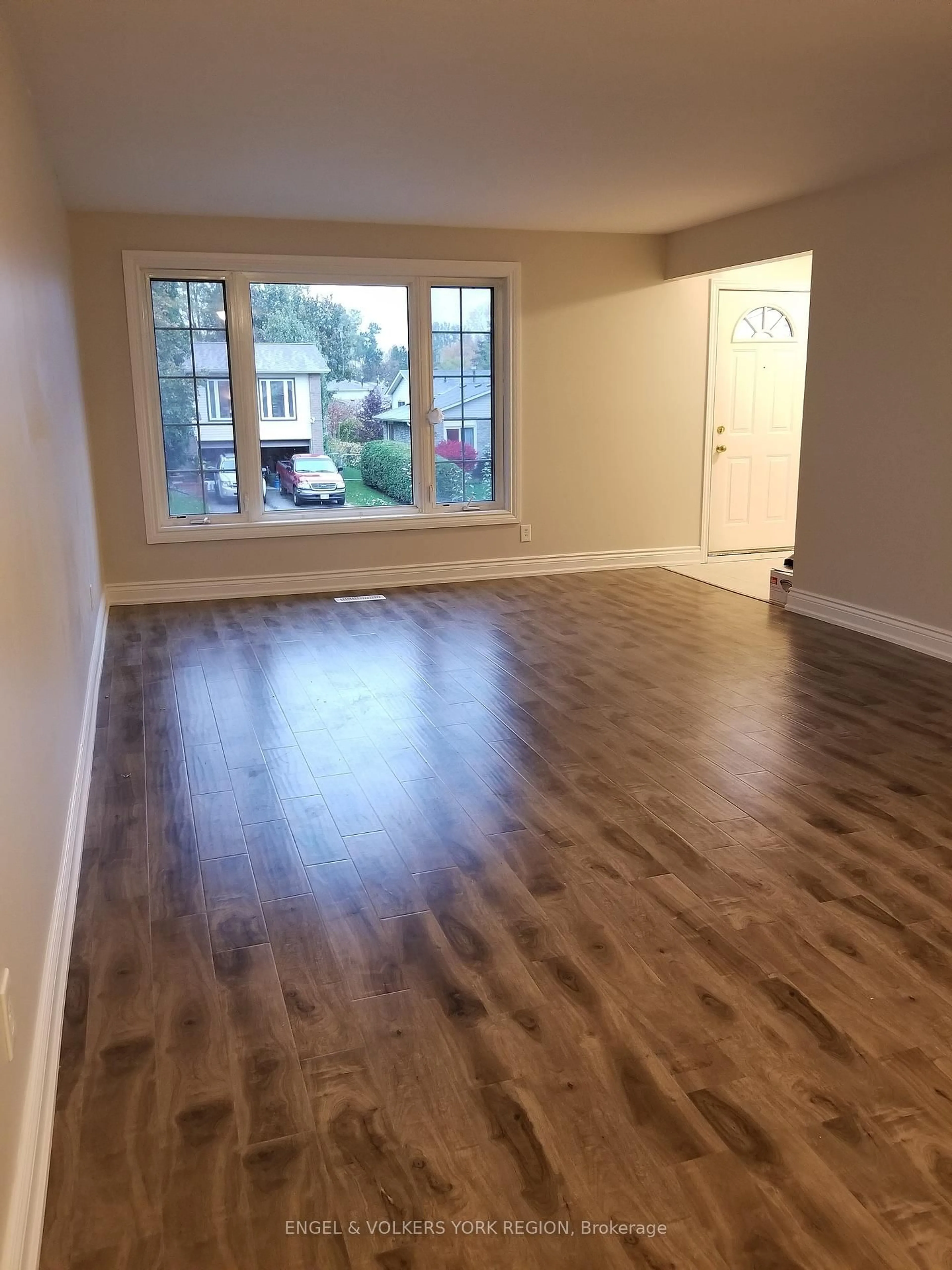 A pic of a room for 718 Mountview St, Newmarket Ontario L3Y 3P7