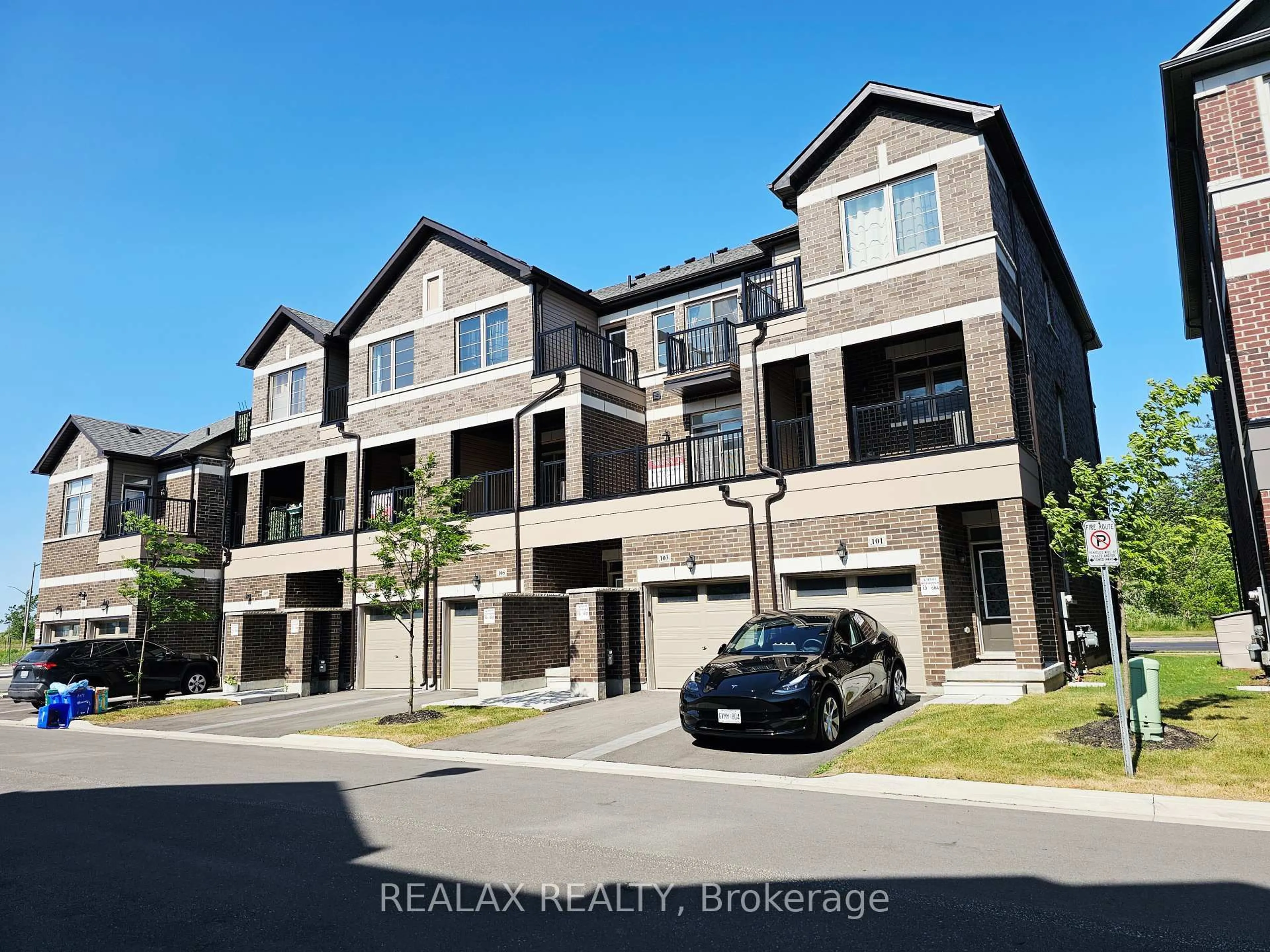A pic from outside/outdoor area/front of a property/back of a property/a pic from drone, street for 103 Carneros Way, Markham Ontario L6B 1R2