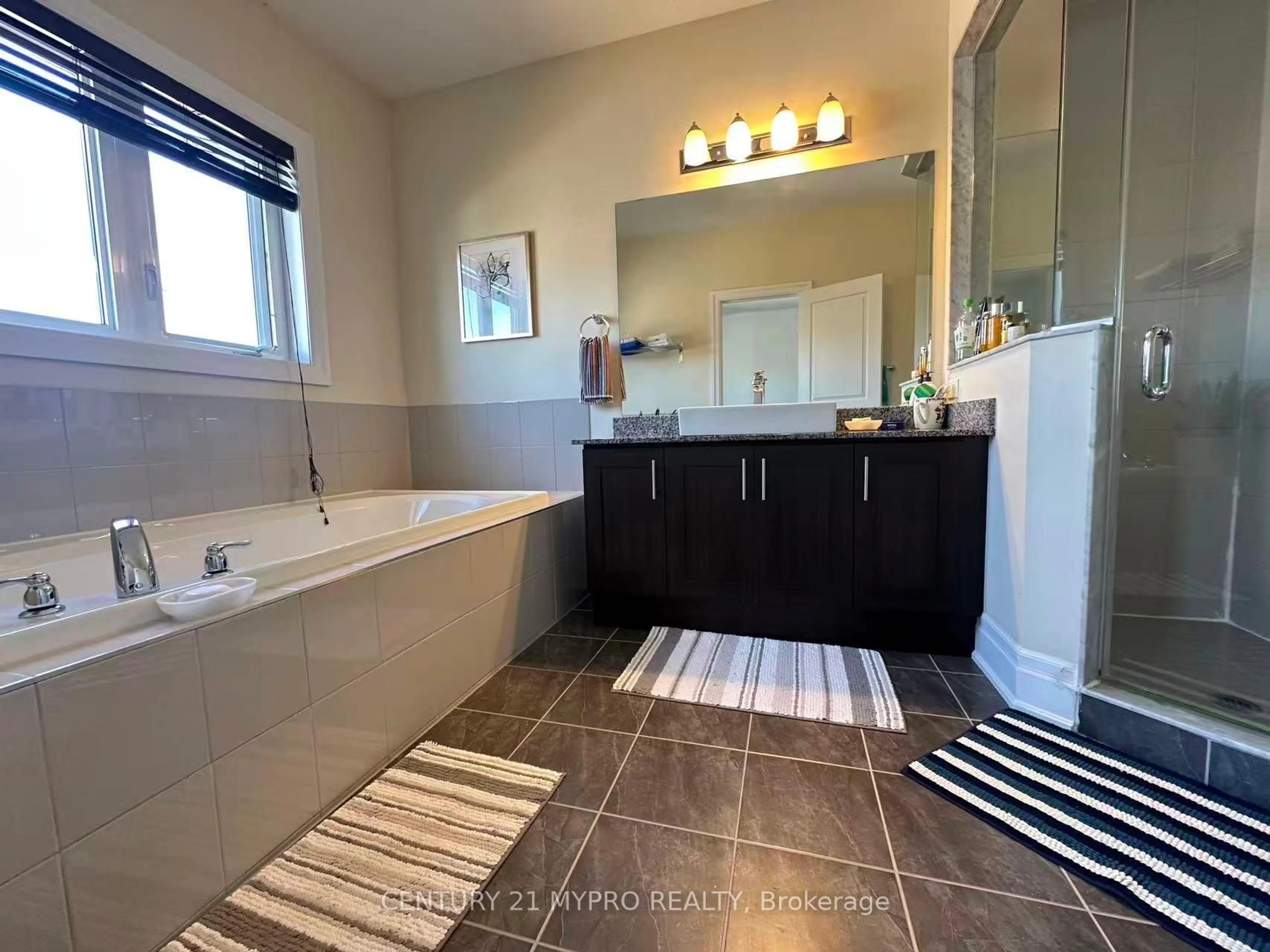 Contemporary bathroom, ceramic/tile floor for 26 Plantain Lane, Richmond Hill Ontario L4E 1B9