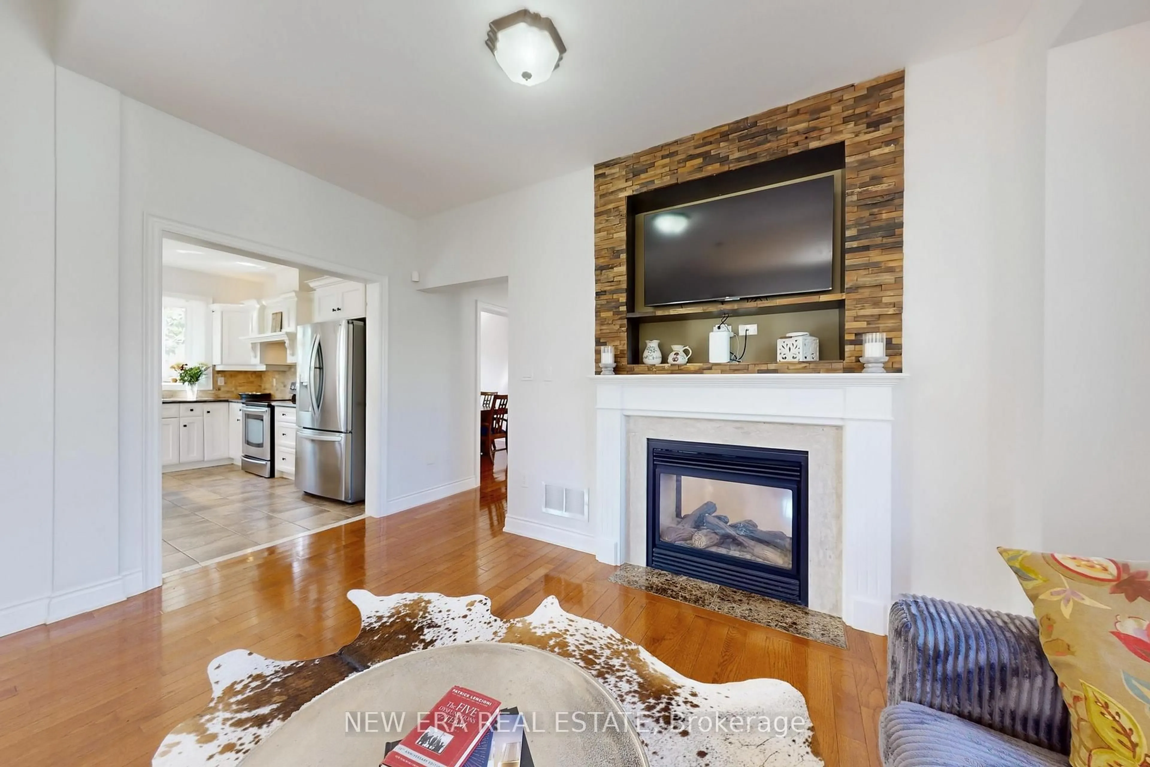Living room with furniture, wood/laminate floor for 1031 Lake Dr, Georgina Ontario L4P 3E9