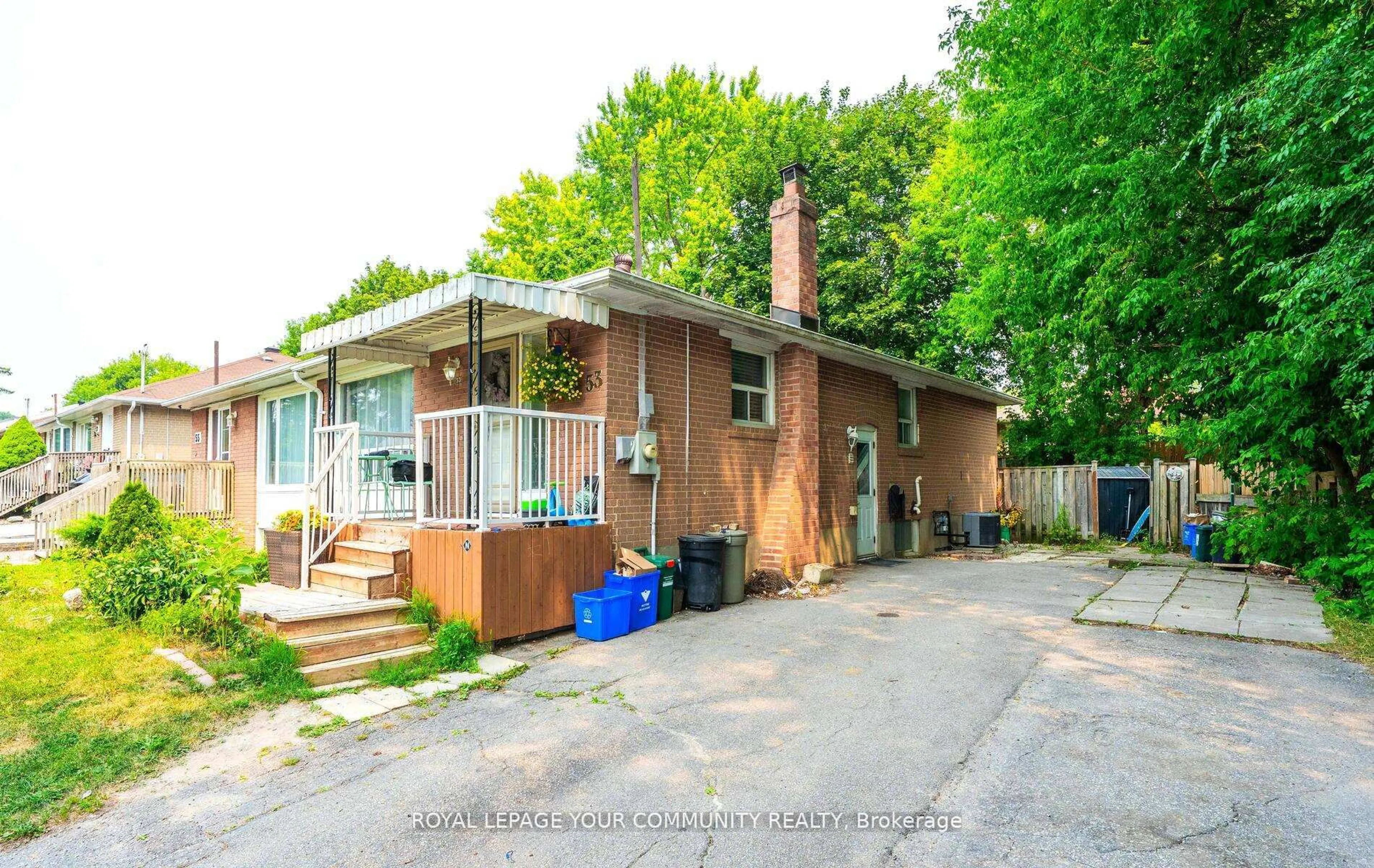 Home with brick exterior material, street for 53 Newbury Dr, Newmarket Ontario L3Y 4P9