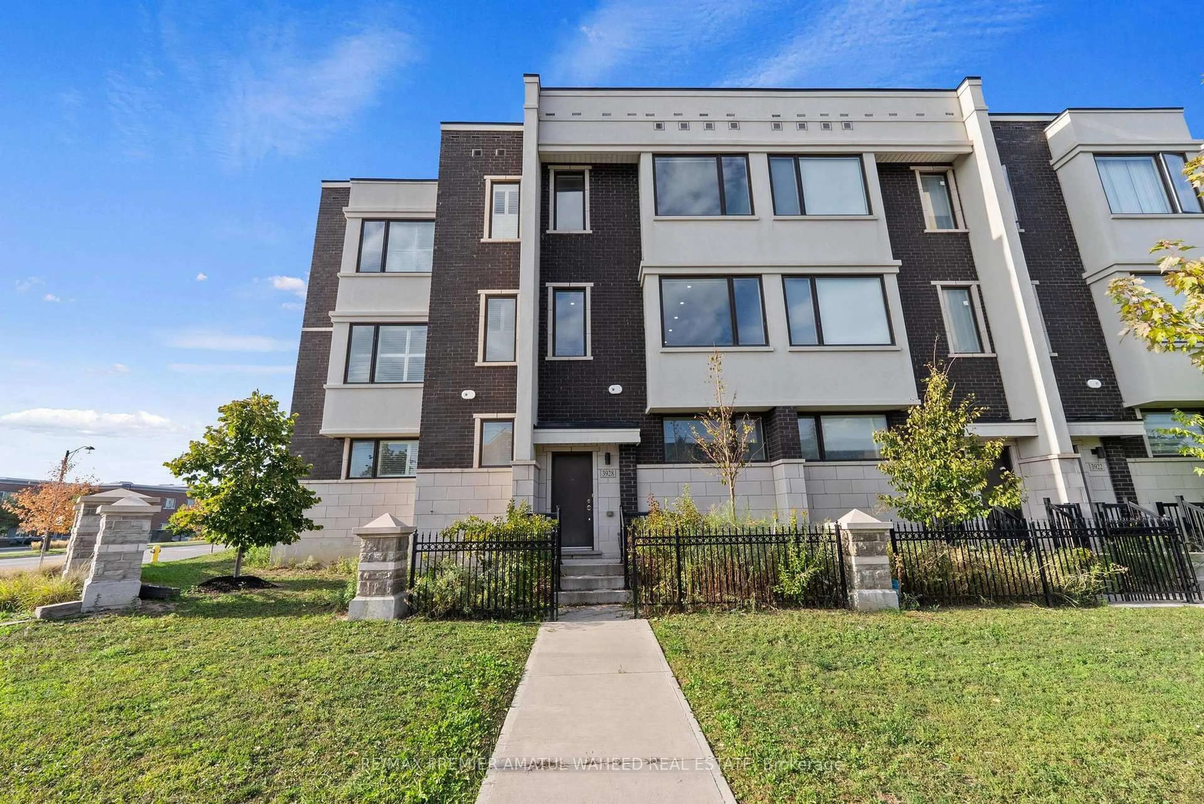 Unknown for 3928 Major Mackenzie Dr, Vaughan Ontario L4H 4R2