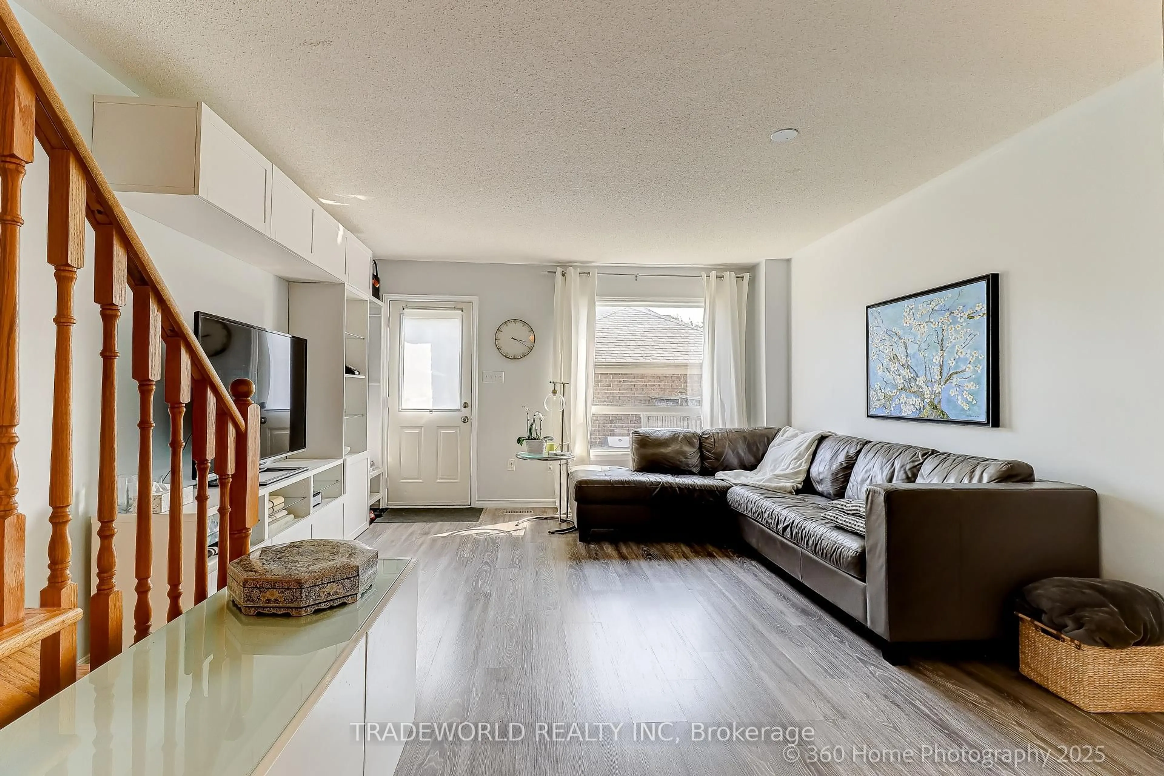 Living room with furniture, unknown for 109 Selkirk Dr, Richmond Hill Ontario L4B 4T7