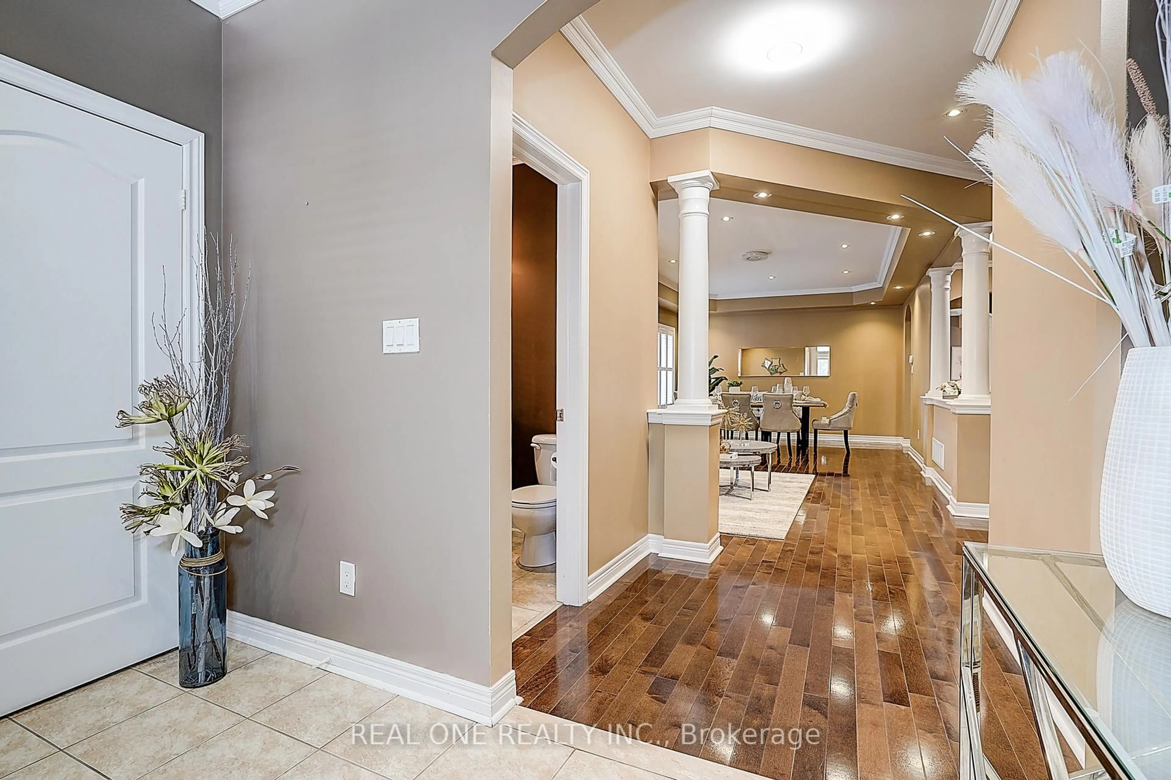 Indoor entryway for 42 Donzi Lane, Vaughan Ontario L6A 0G8