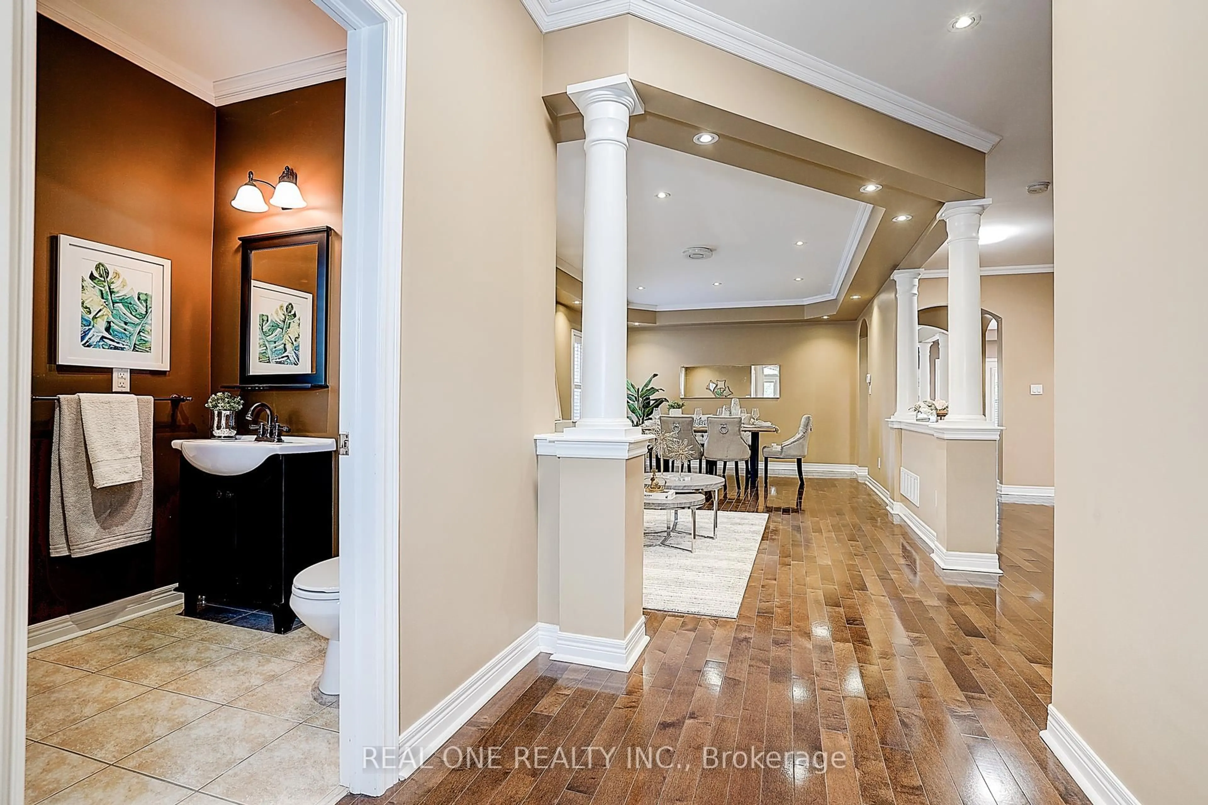 Indoor entryway for 42 Donzi Lane, Vaughan Ontario L6A 0G8