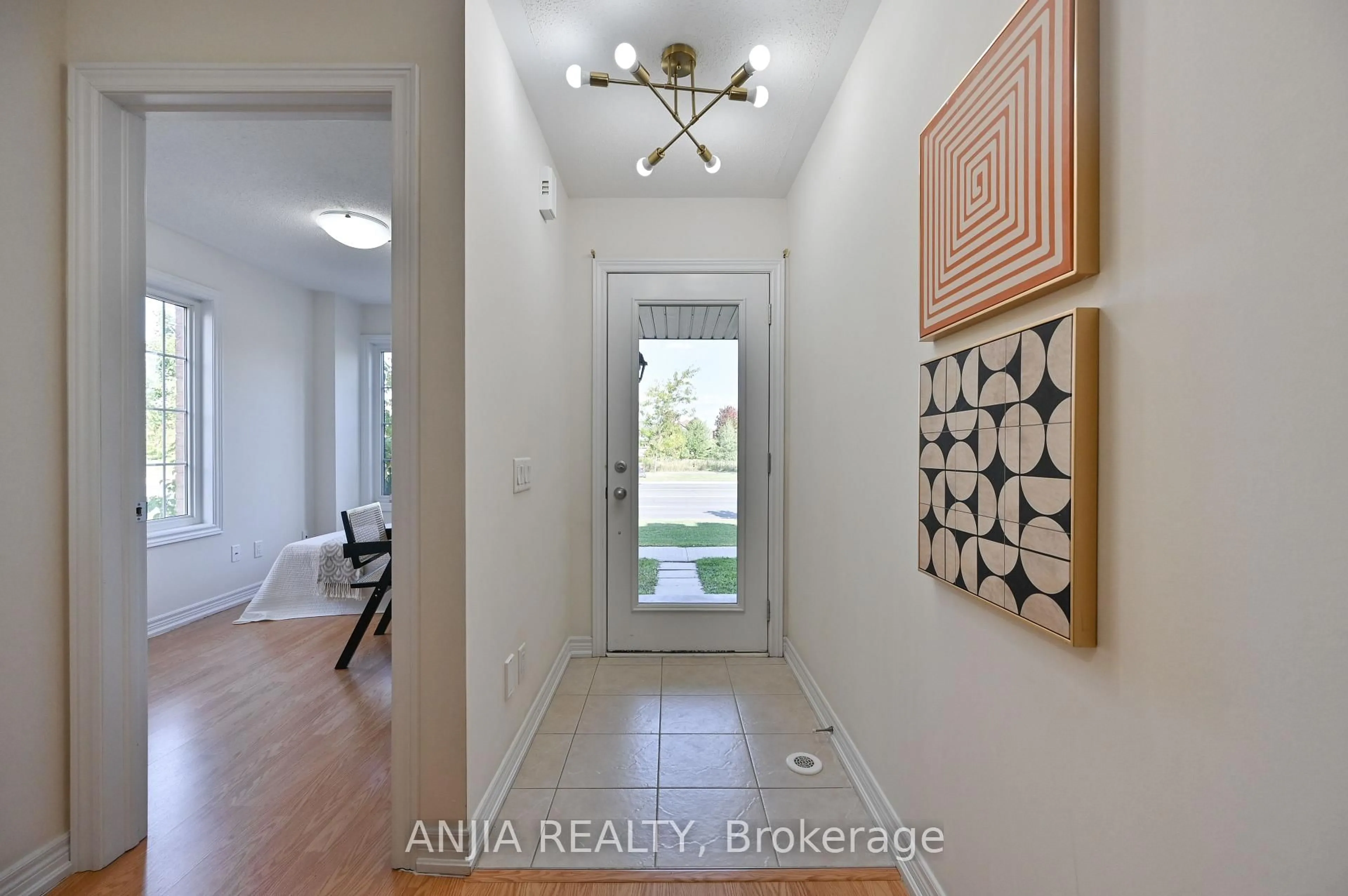 Indoor entryway for 9964 Mccowan Rd, Markham Ontario L3P 3J3