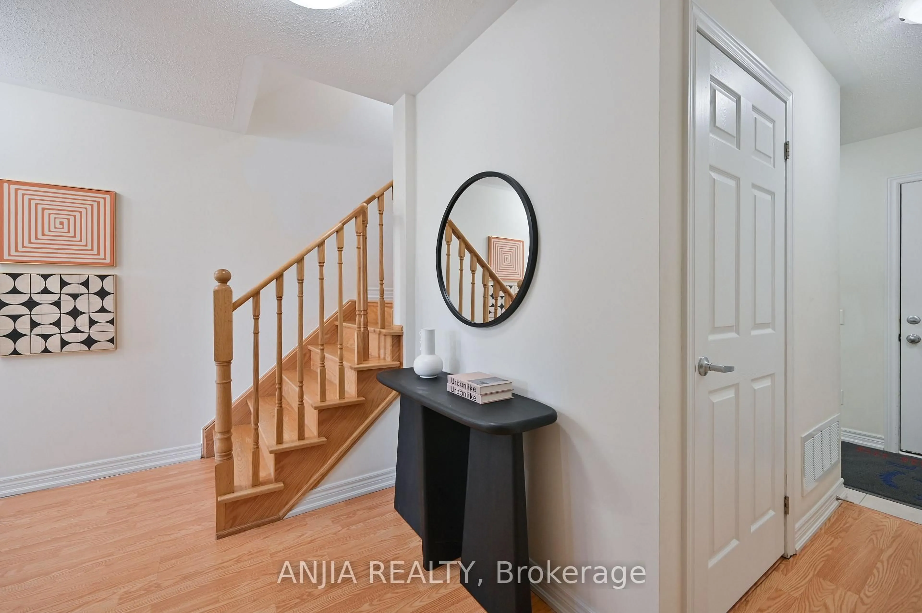 Indoor entryway for 9964 Mccowan Rd, Markham Ontario L3P 3J3