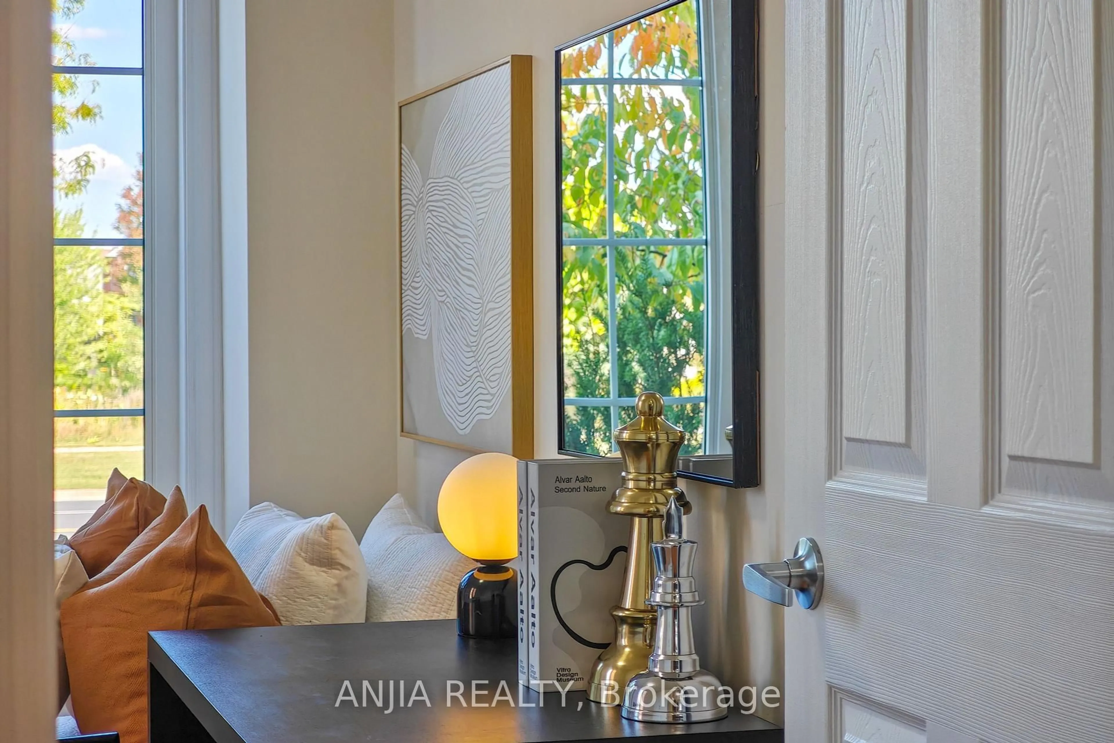 Indoor entryway for 9964 Mccowan Rd, Markham Ontario L3P 3J3