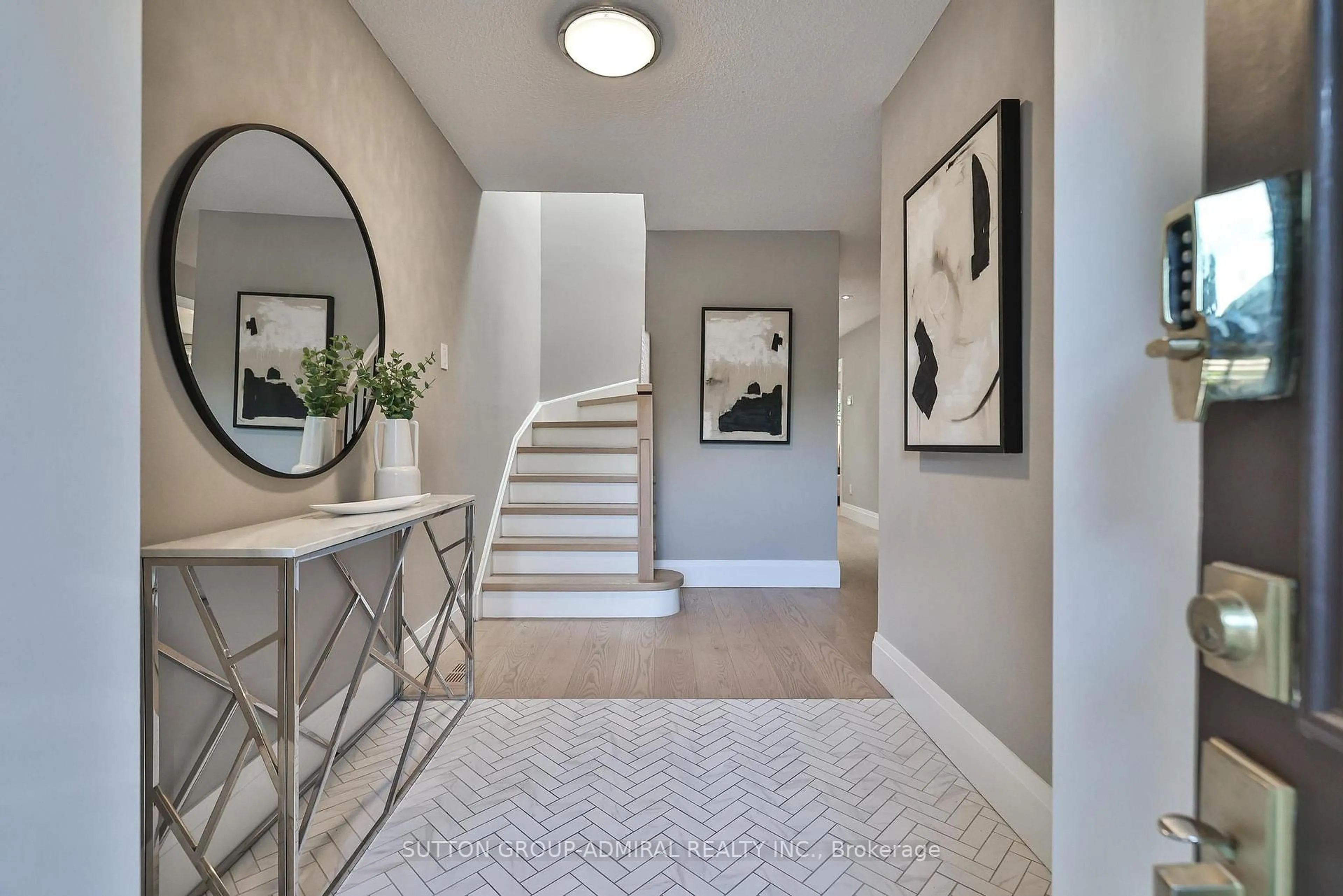 Indoor entryway for 258 Mullen Dr, Vaughan Ontario L4J 2P2