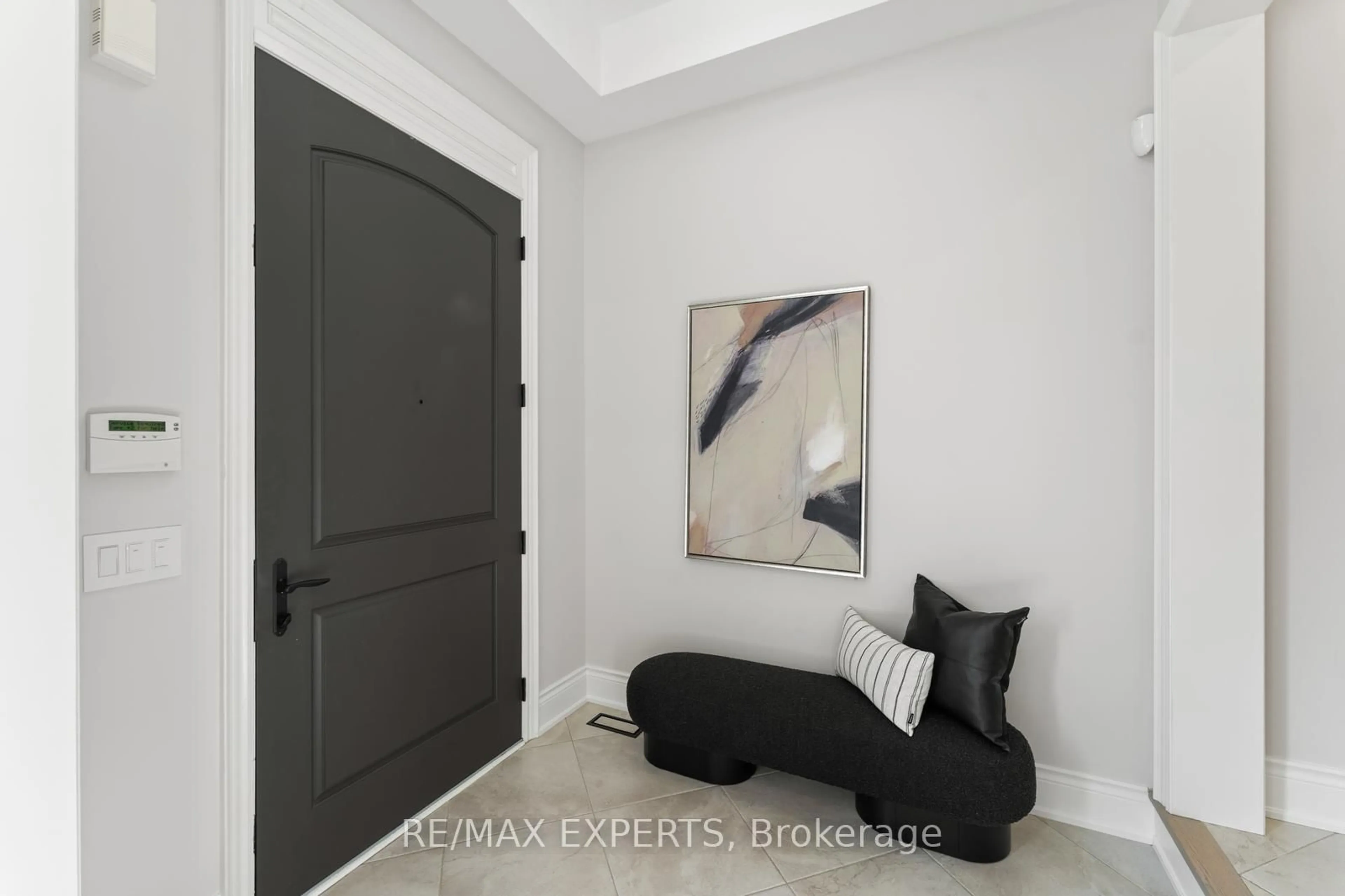 Indoor entryway for 41 Annsleywood Crt, Vaughan Ontario L4H 4G6