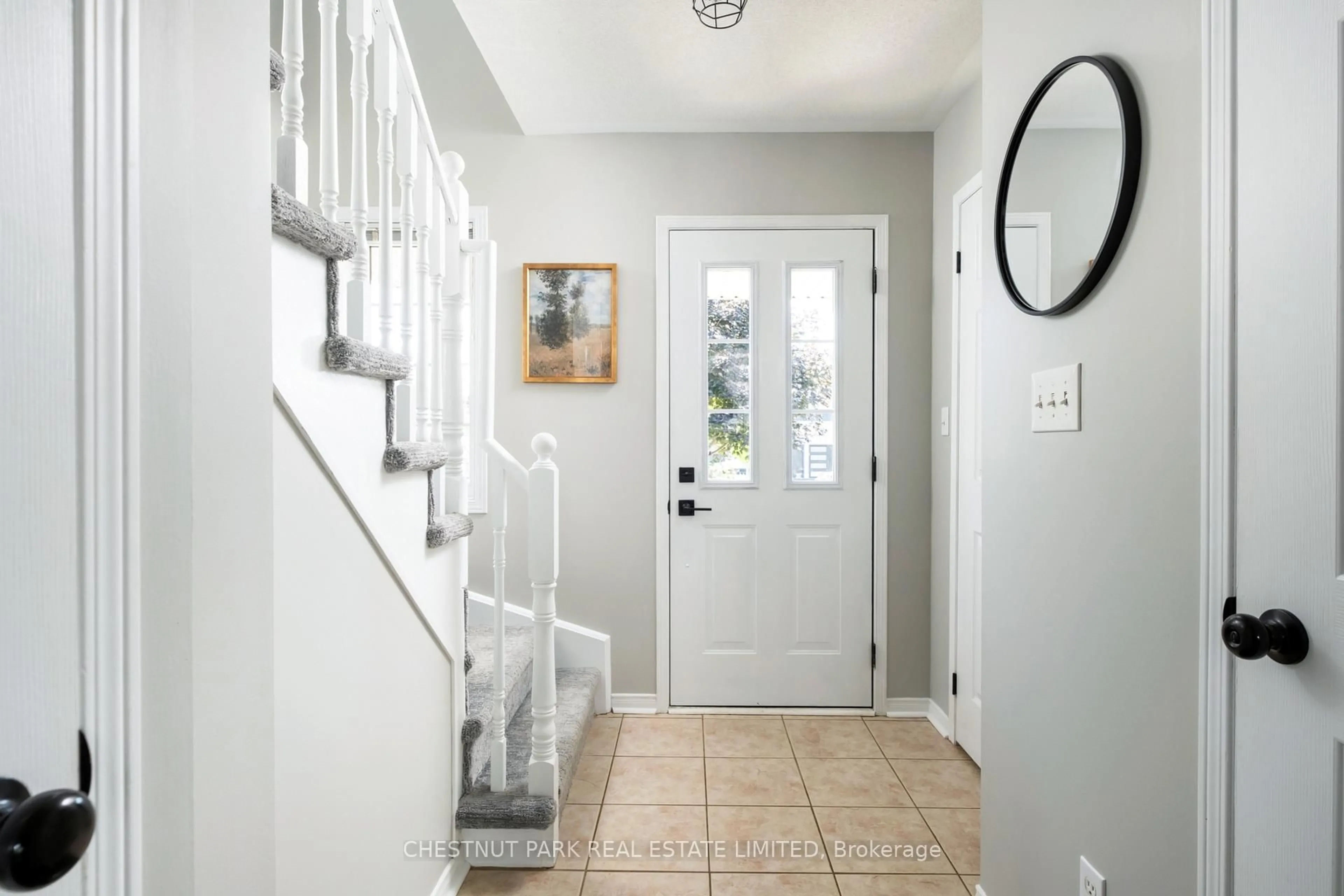 Indoor entryway for 5 Bolster Lane, Uxbridge Ontario L9P 2A3