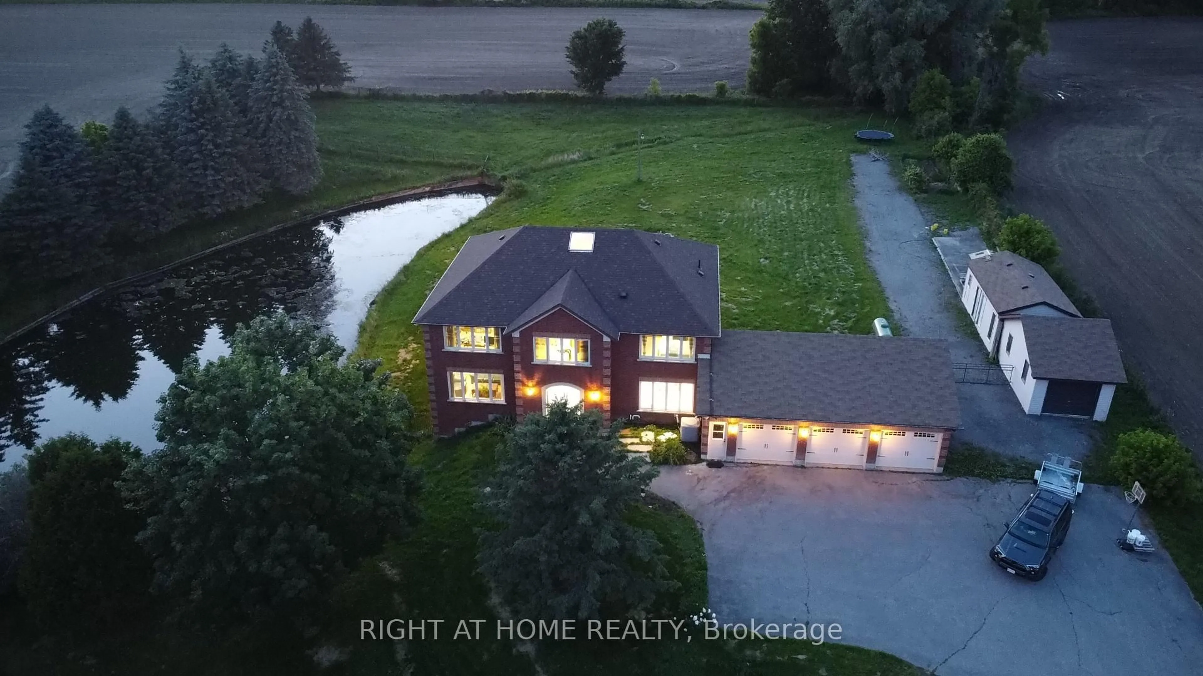 A pic from outside/outdoor area/front of a property/back of a property/a pic from drone, water/lake/river/ocean view for 1008 Mount Albert Rd, East Gwillimbury Ontario L0G 1V0