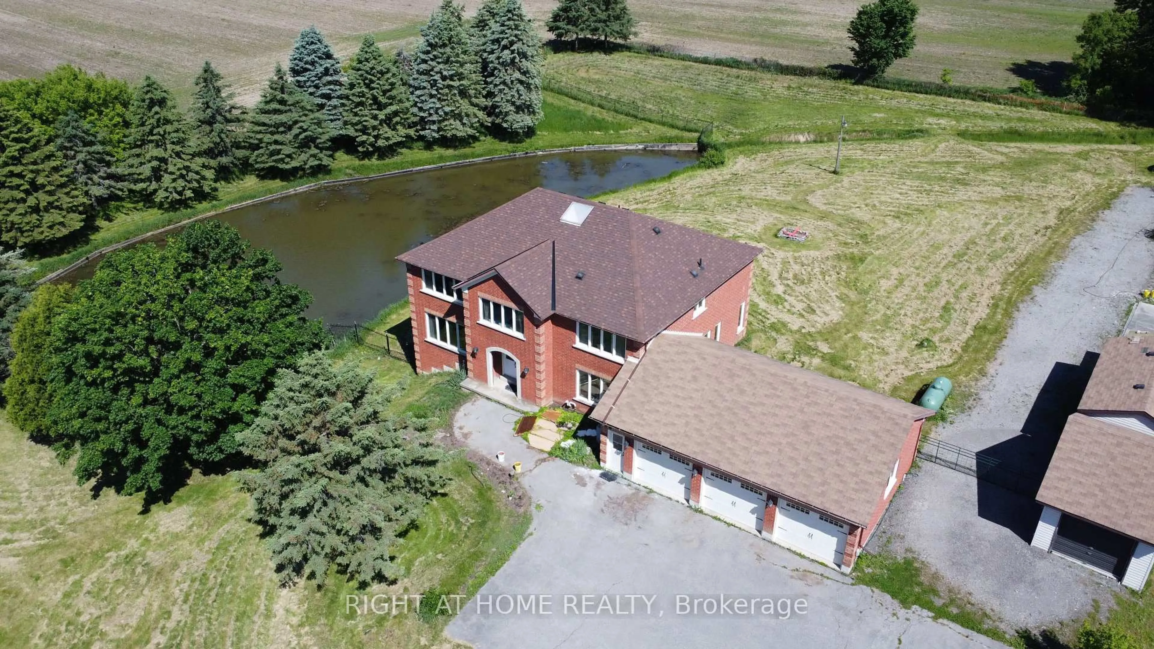 A pic from outside/outdoor area/front of a property/back of a property/a pic from drone, water/lake/river/ocean view for 1008 Mount Albert Rd, East Gwillimbury Ontario L0G 1V0