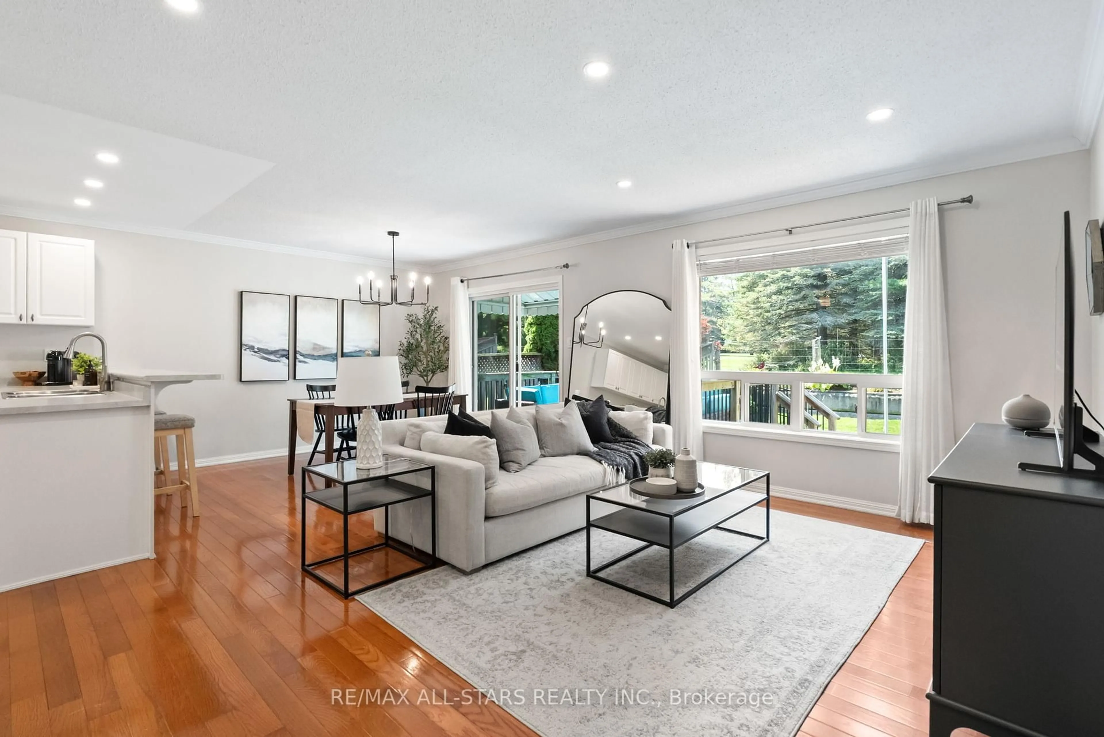 Living room with furniture, unknown for 16 Norm Goodspeed Dr, Uxbridge Ontario L9P 0A4
