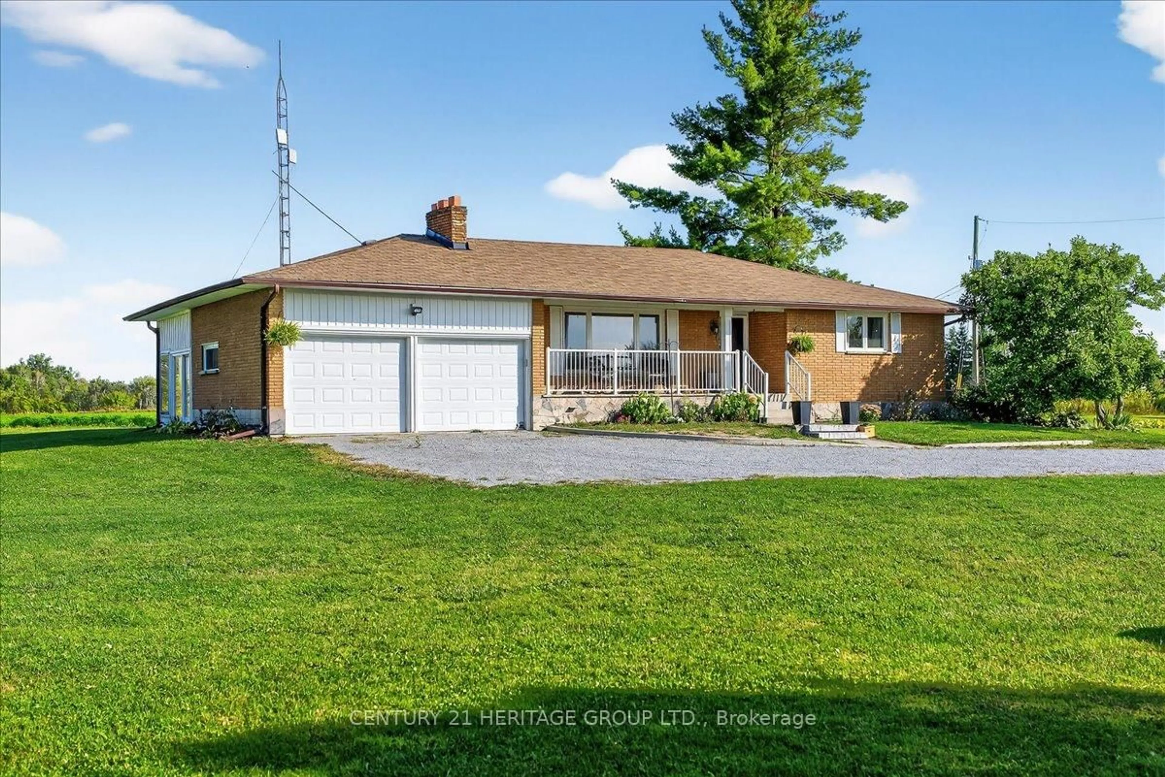 Home with vinyl exterior material, street for 3460 Boag Rd, East Gwillimbury Ontario L0G 1R0