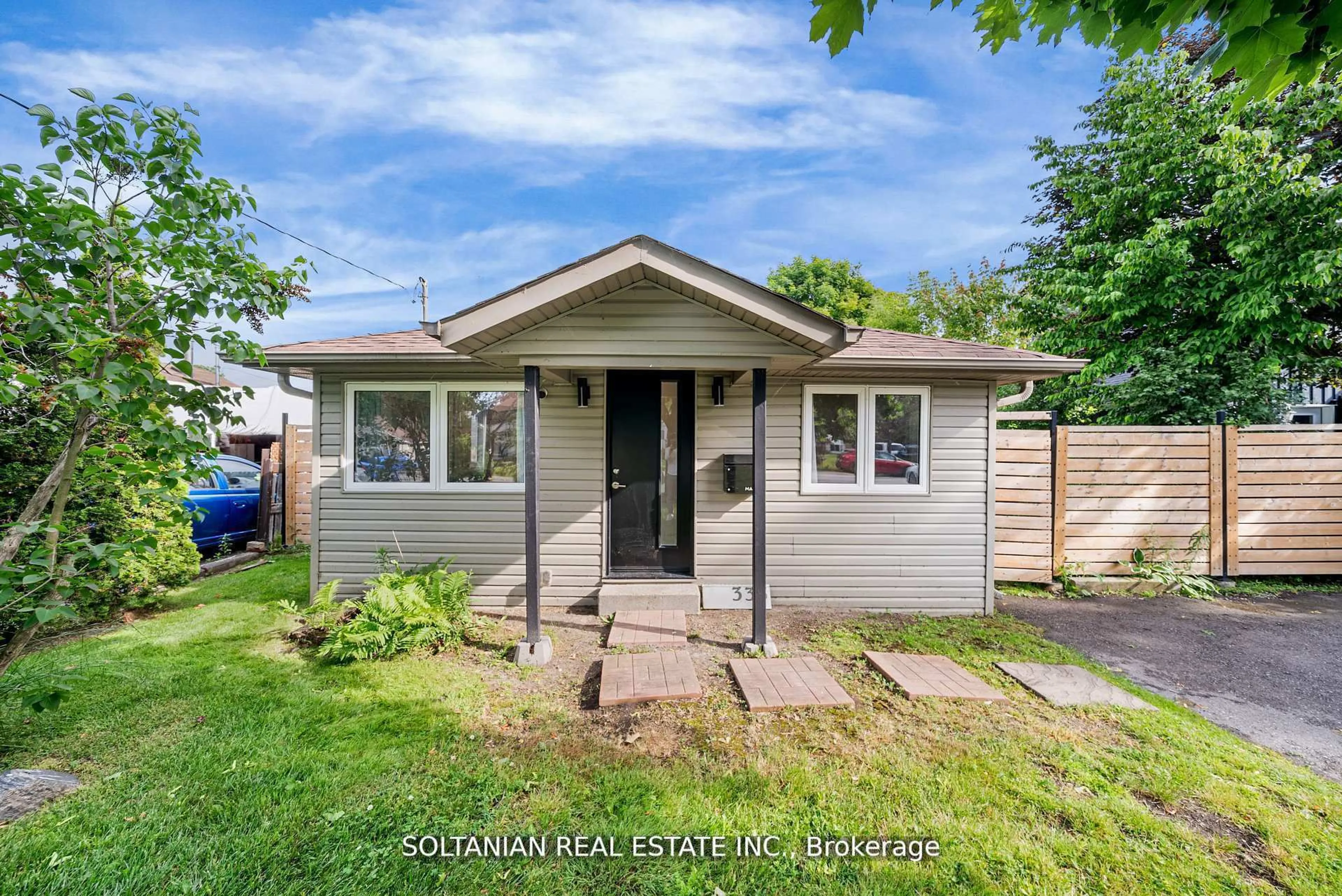 Home with vinyl exterior material, street for 335 Miami Dr, Georgina Ontario L4P 2Z6