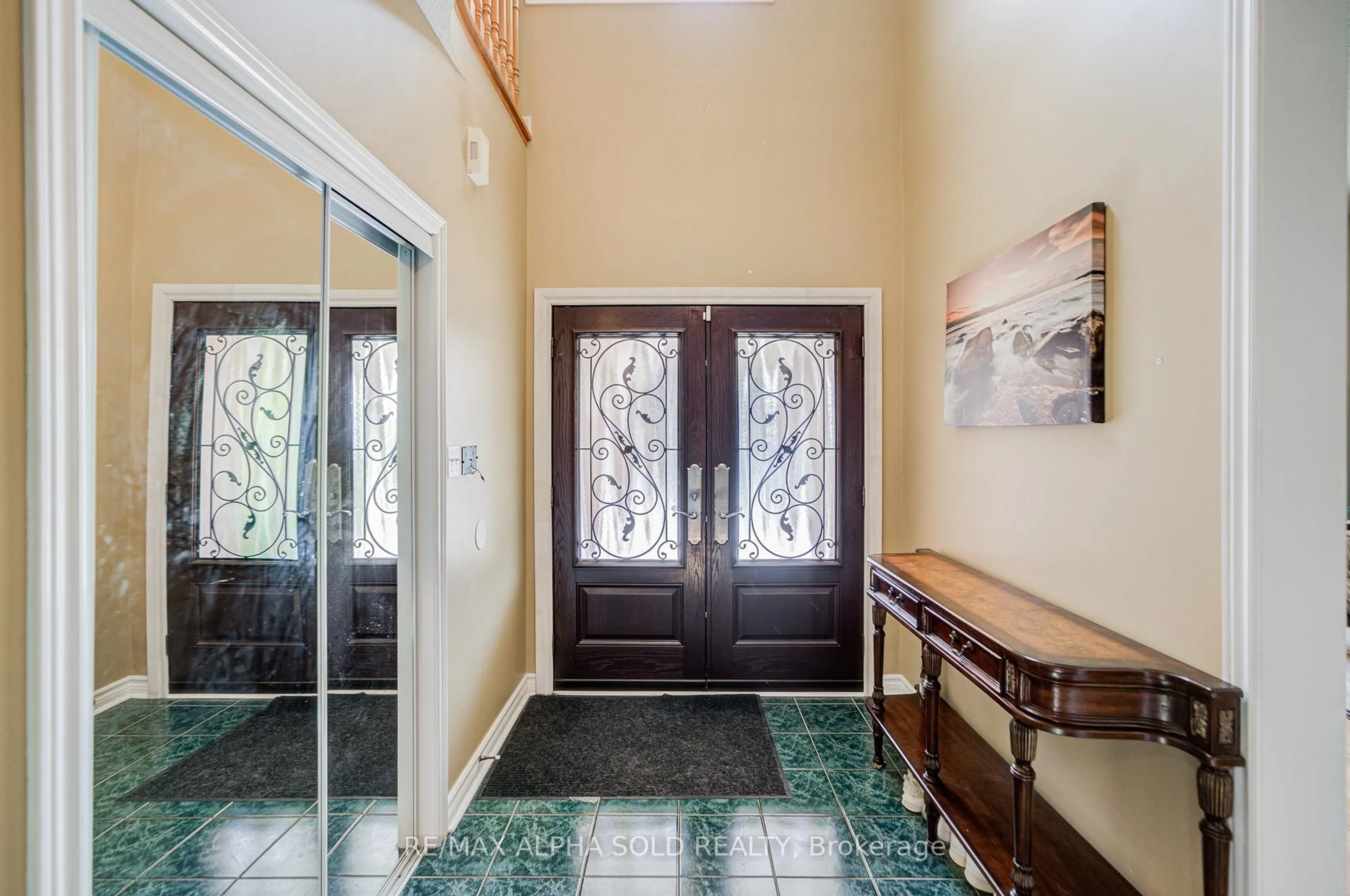 Indoor foyer for 58 Walden St, Markham Ontario L3S 3Z2